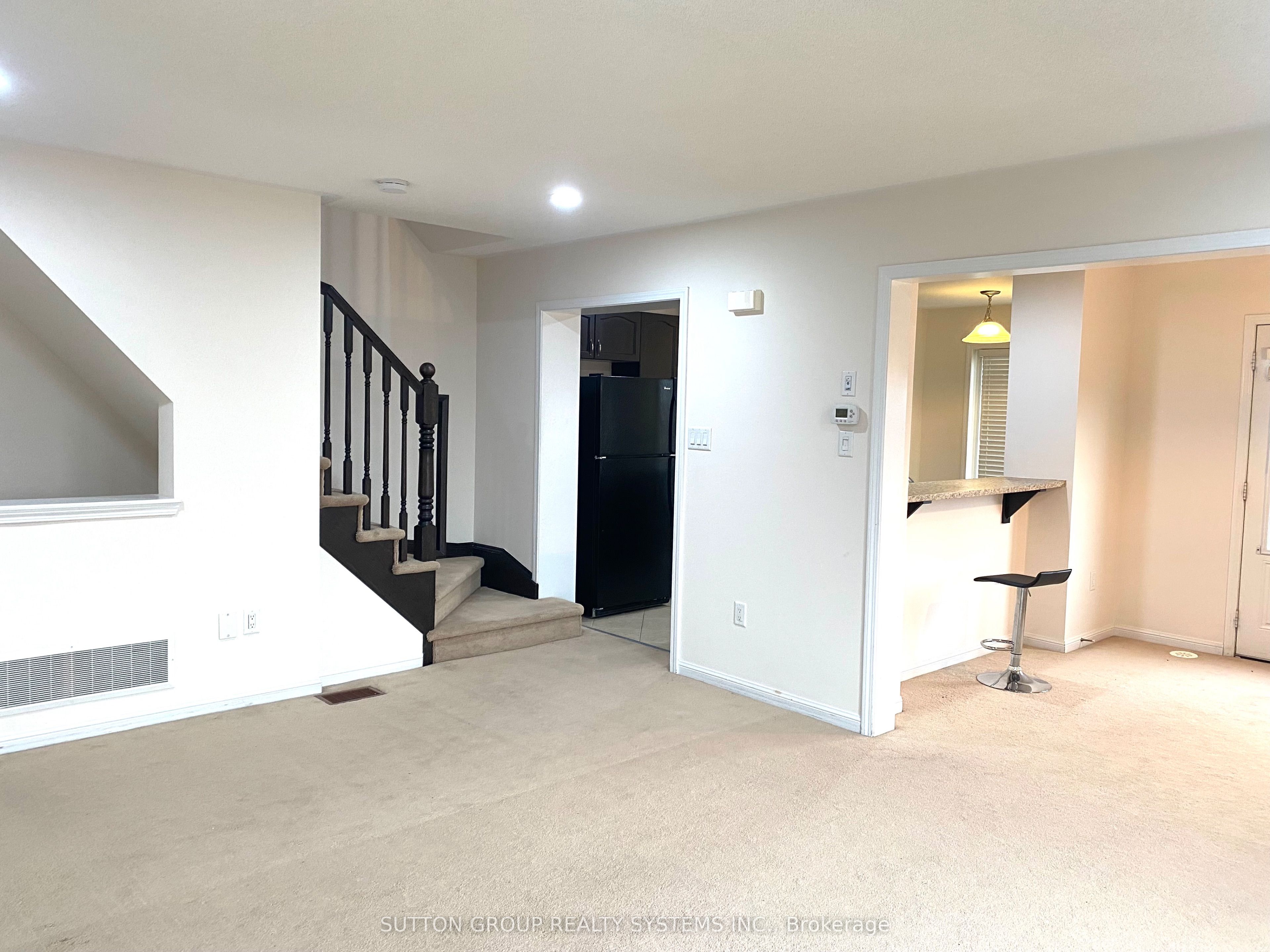 39 Suitor Court Property Photo 4