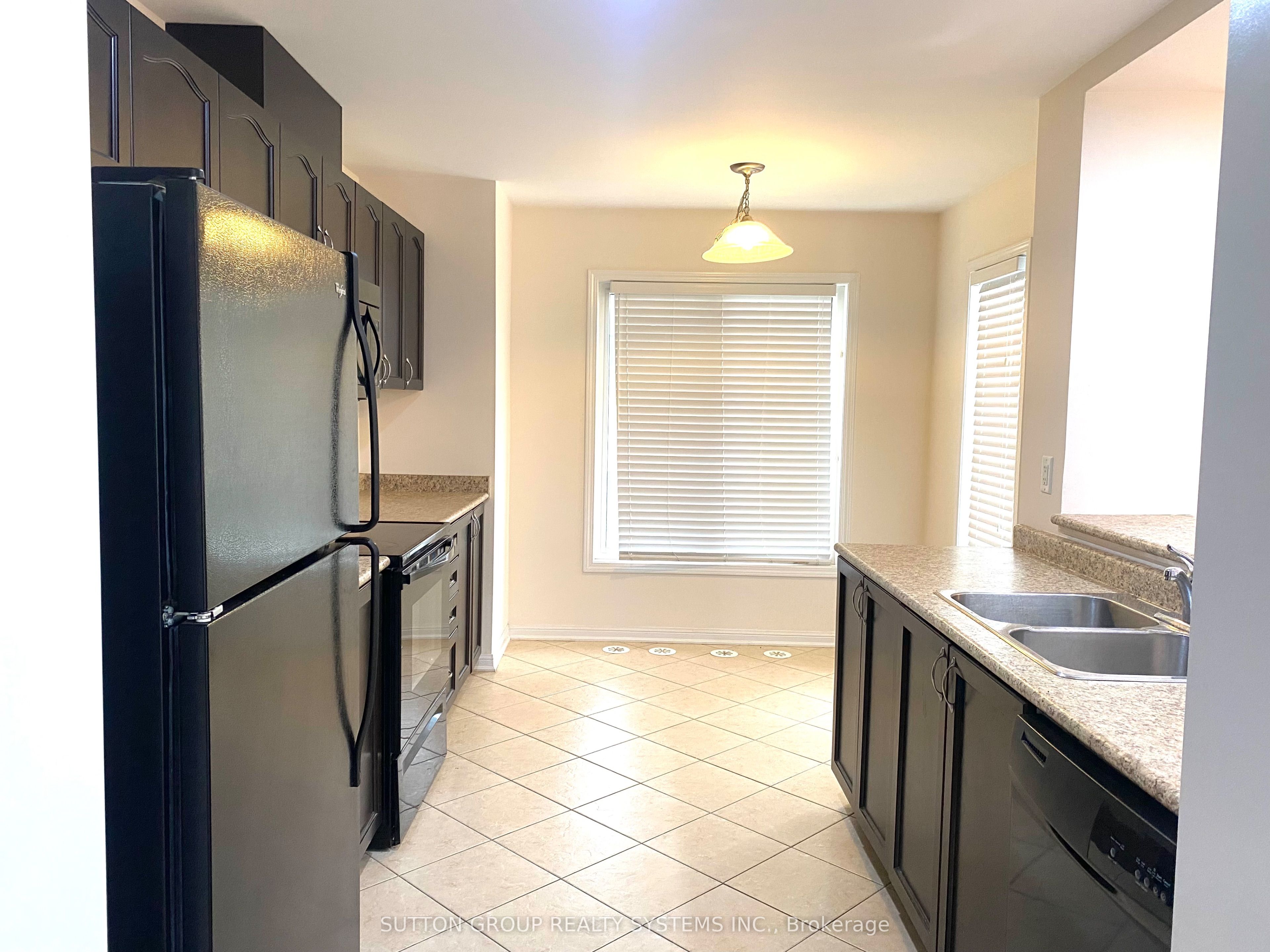 39 Suitor Court Property Photo 8