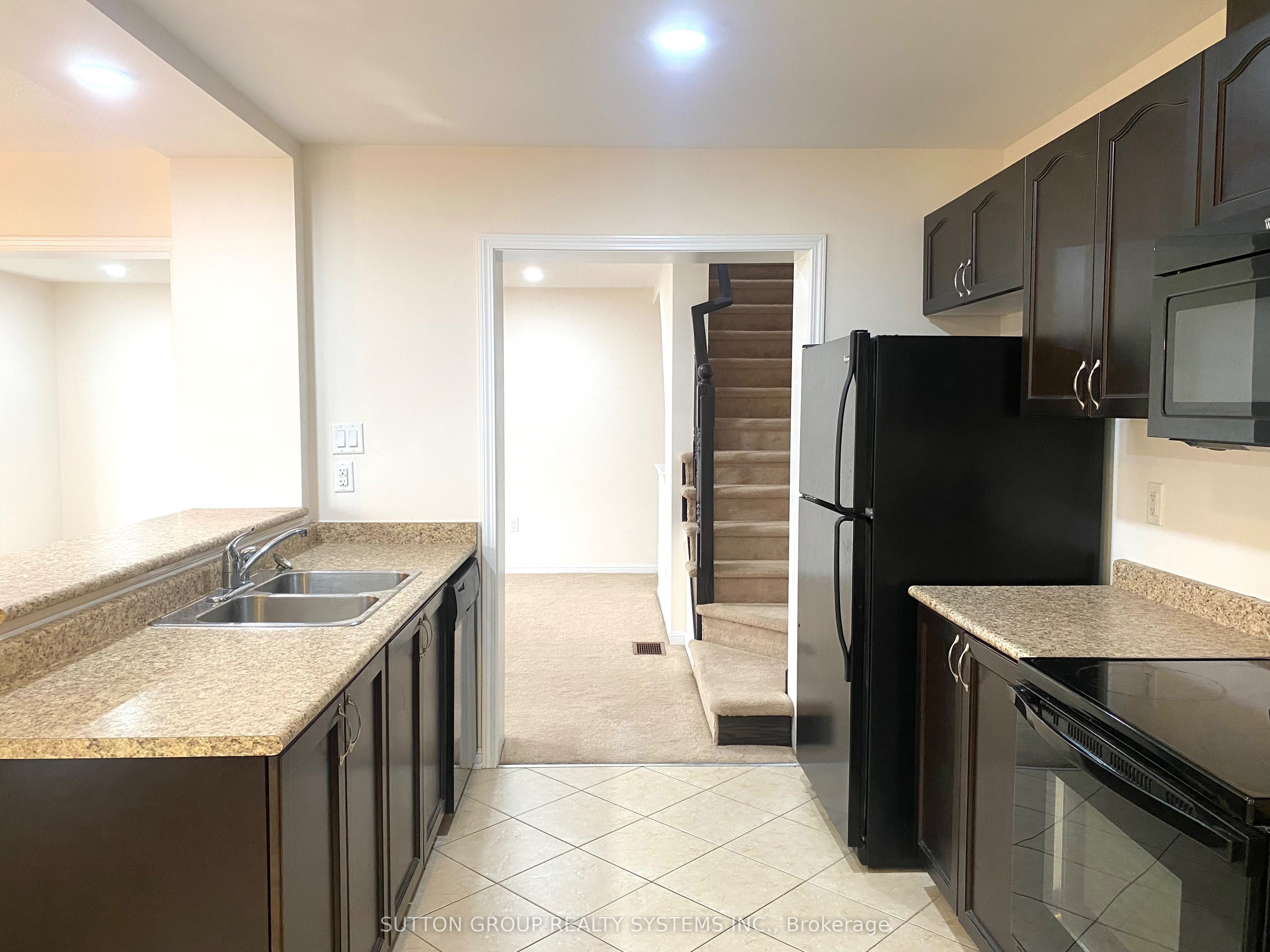 39 Suitor Court Property Photo 9