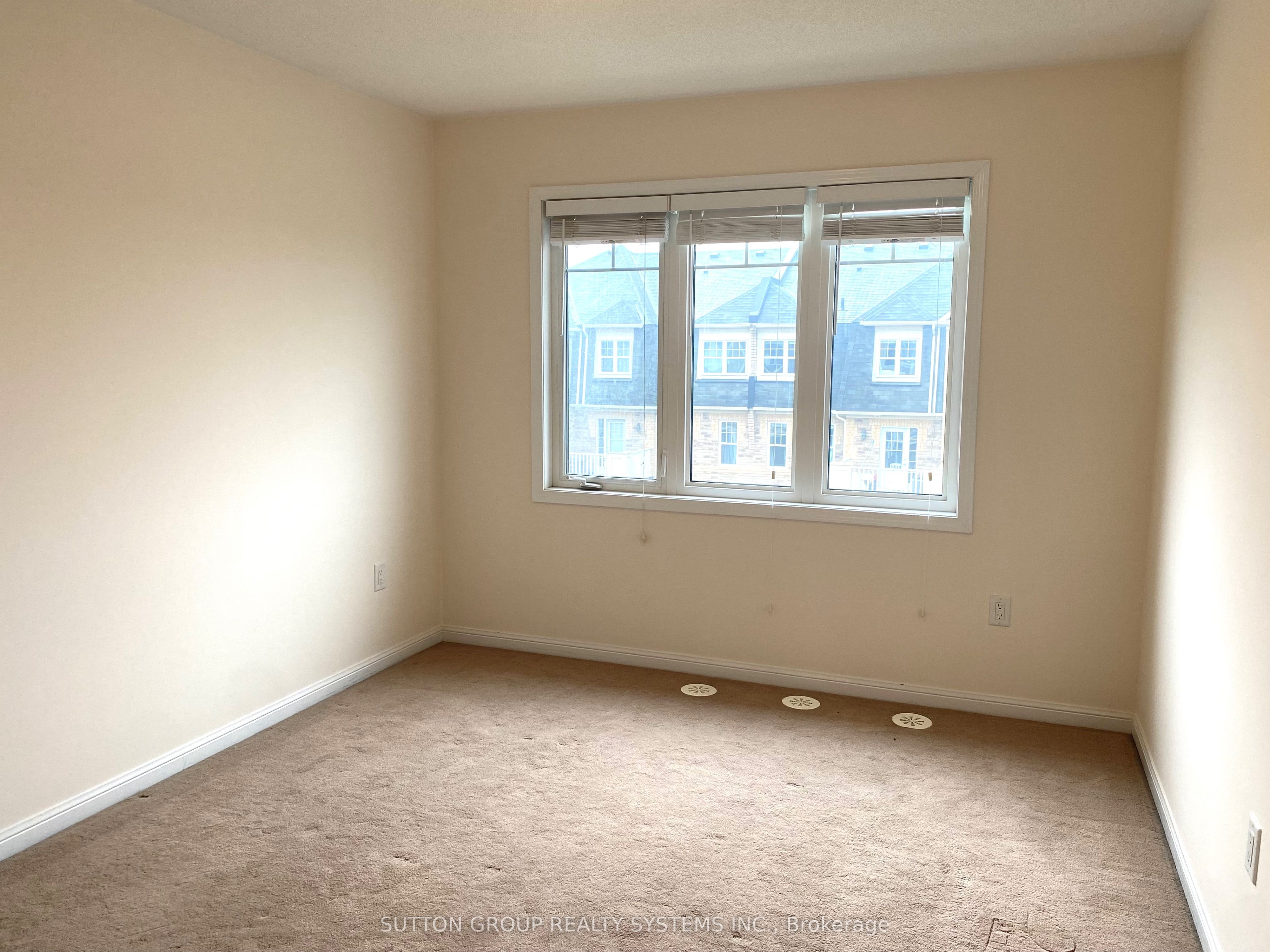 39 Suitor Court Property Photo 13
