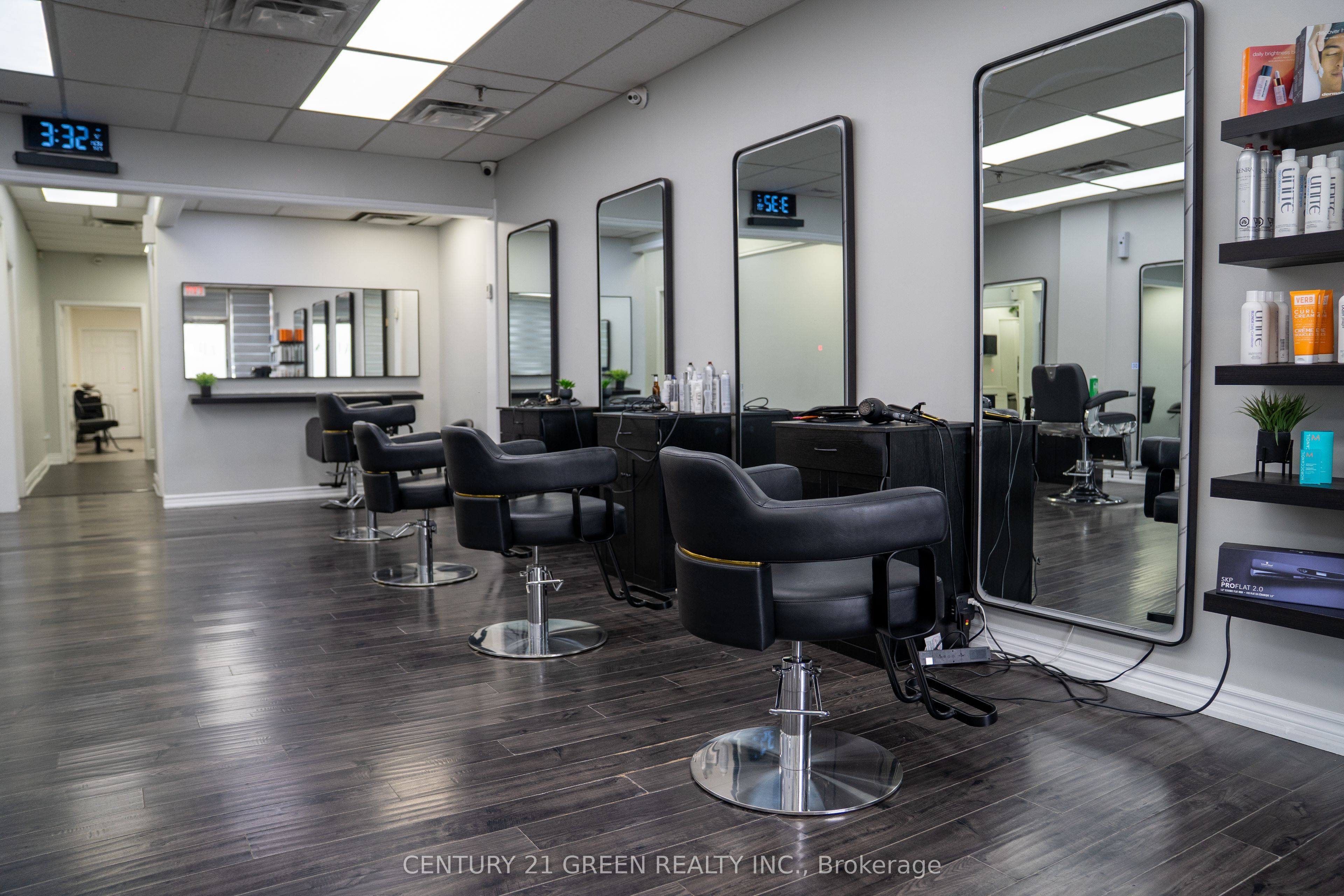 2565 Steeles Avenue E 8 Property Photo 16