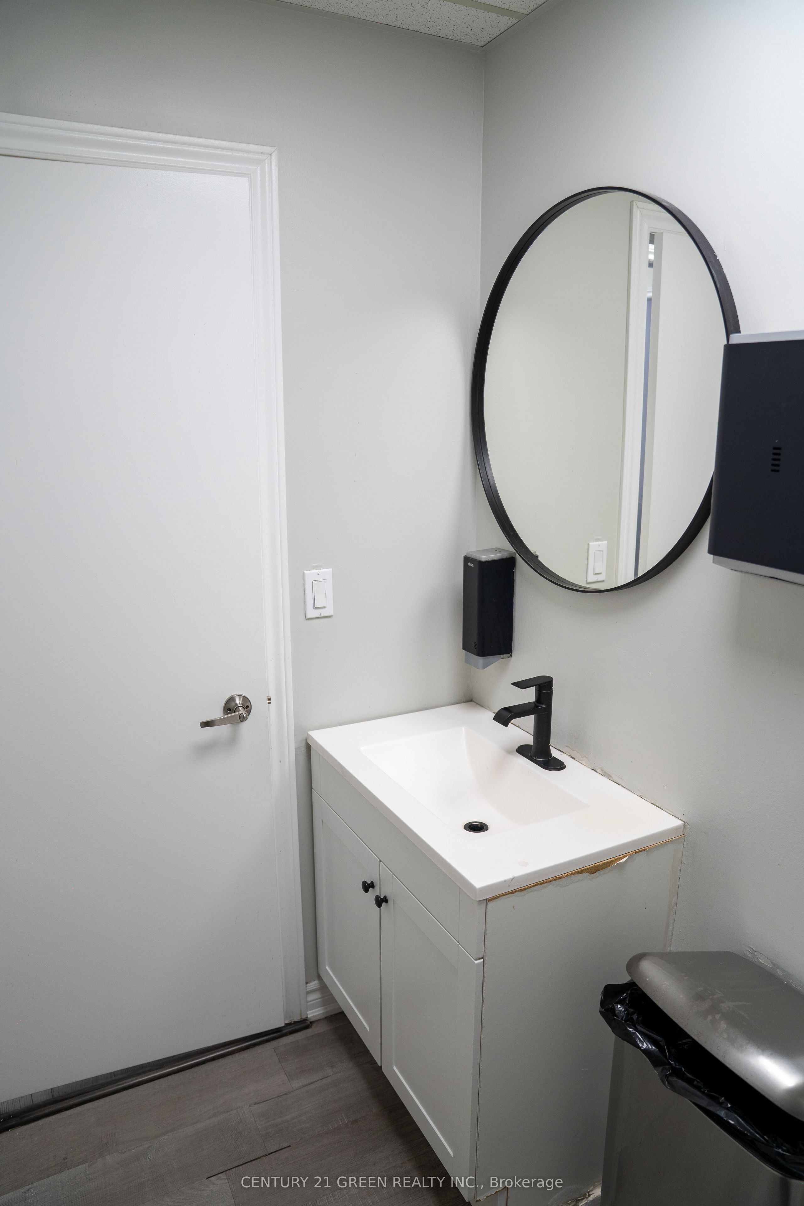 2565 Steeles Avenue E 8 Property Photo 17