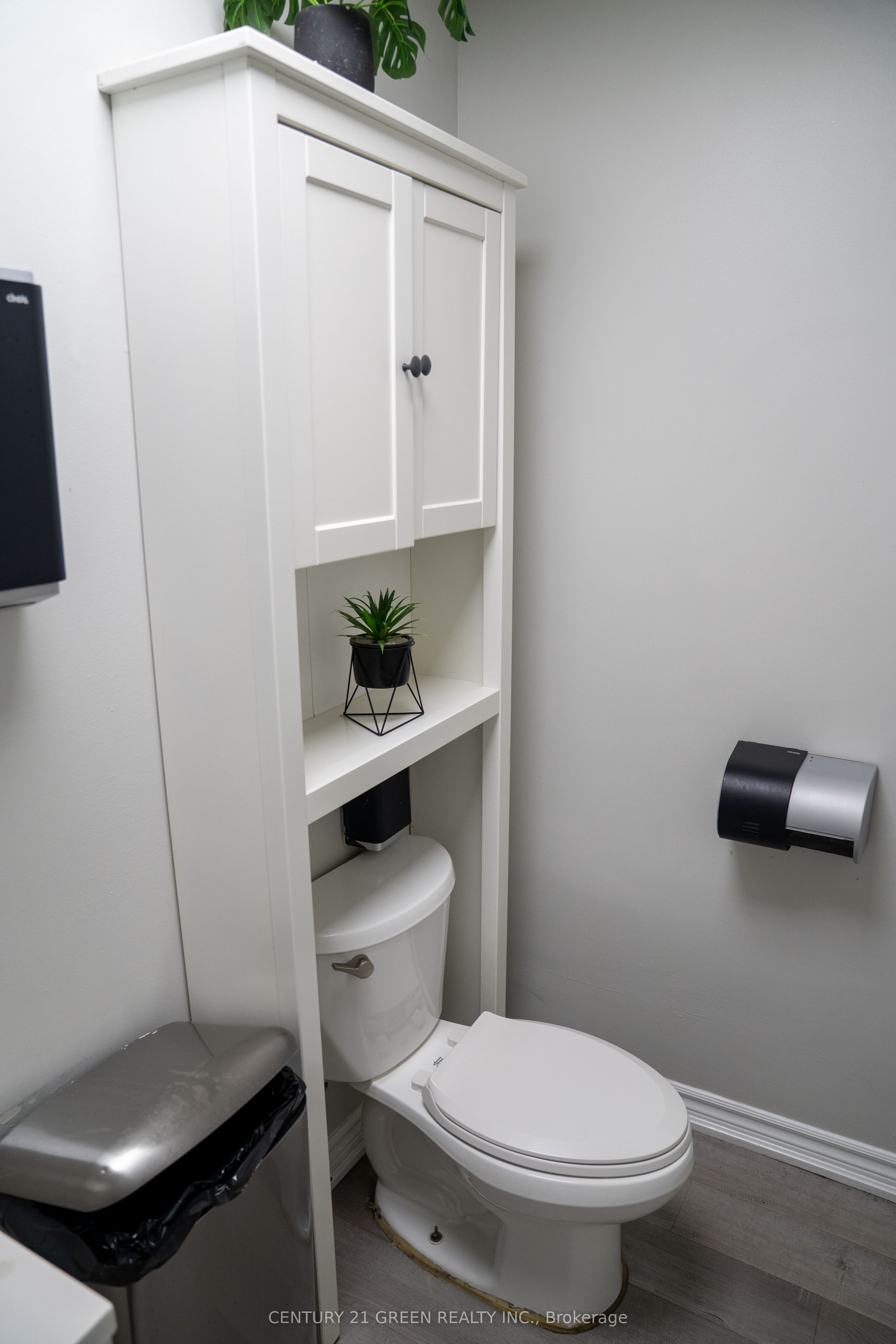 2565 Steeles Avenue E 8 Property Photo 18