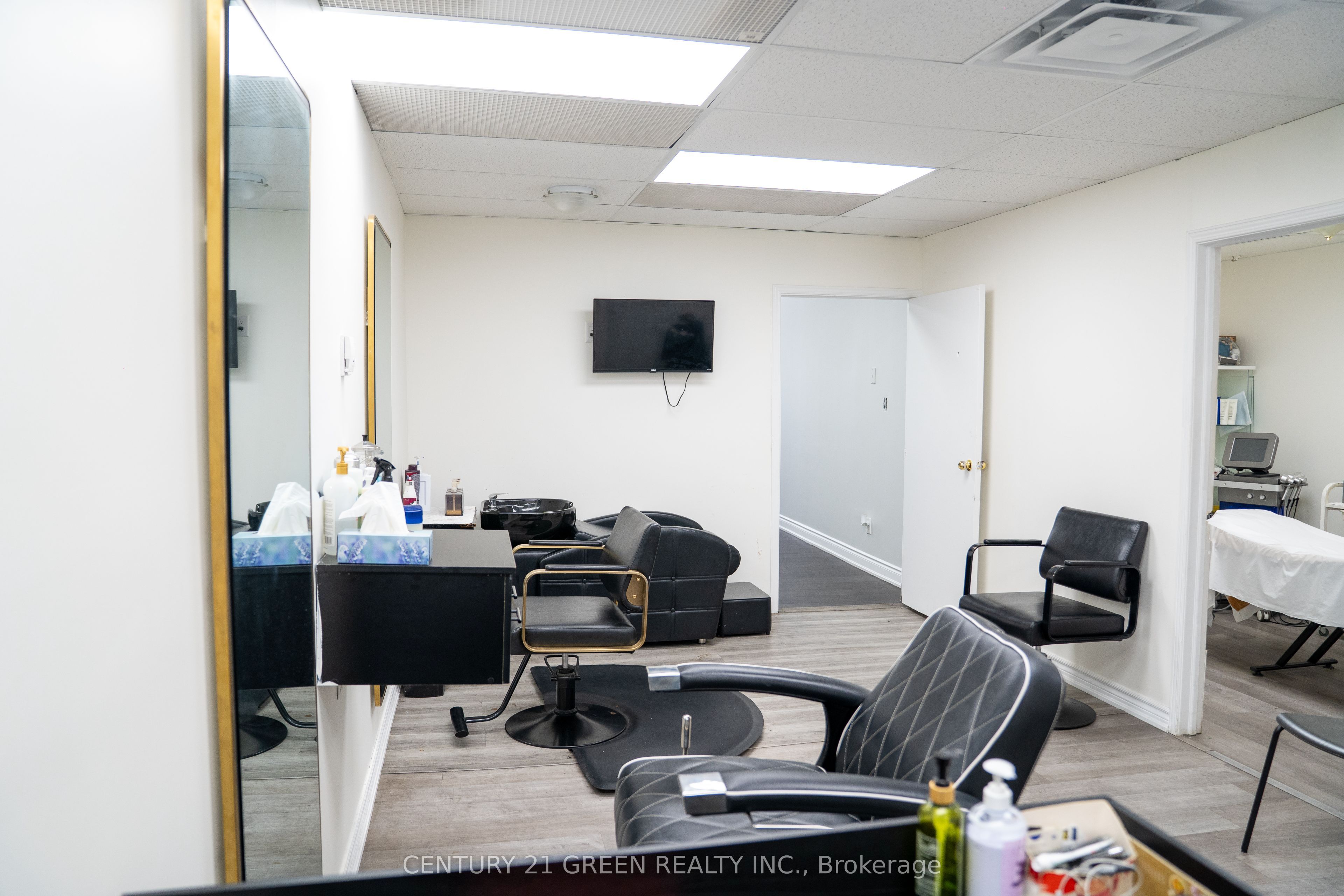 2565 Steeles Avenue E 8 Property Photo 24