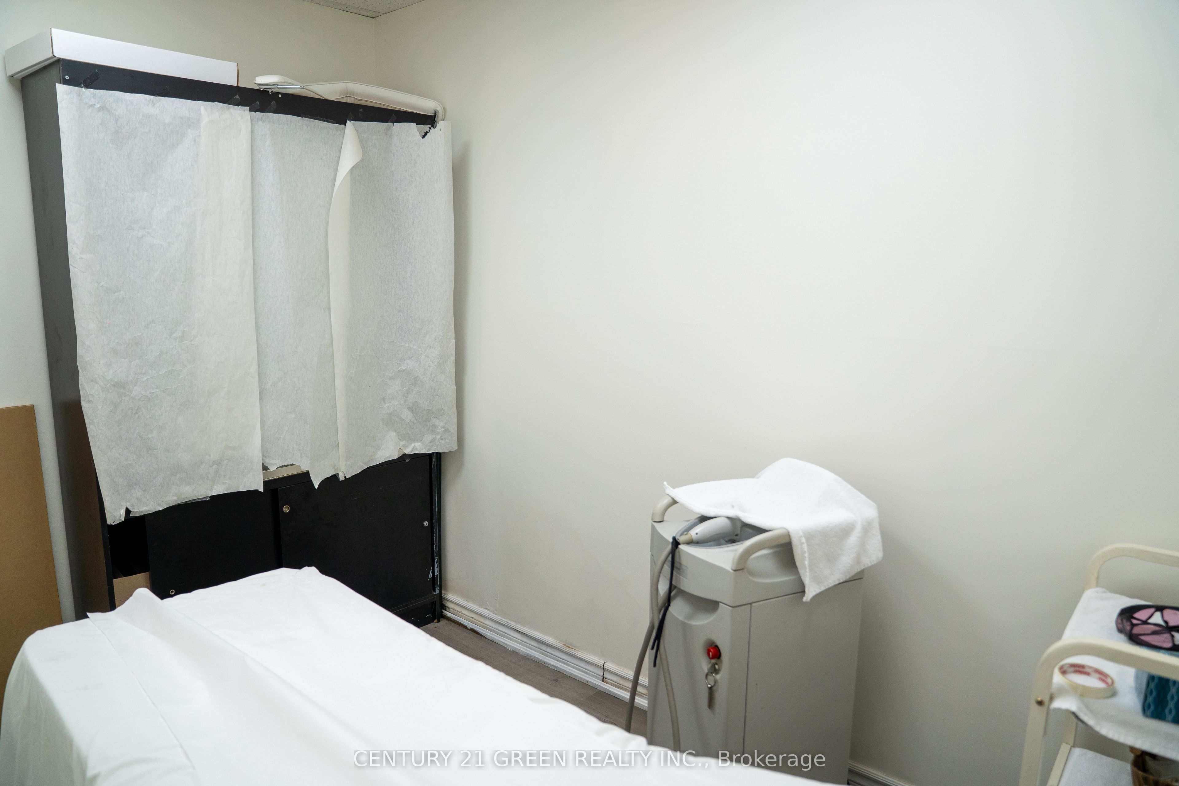 2565 Steeles Avenue E 8 Property Photo 31