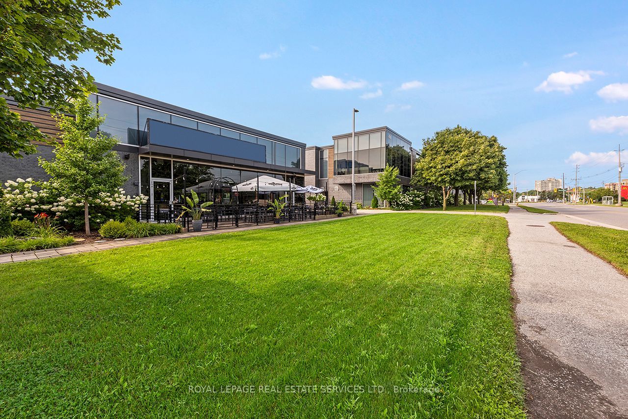 430 Iroquois Shore Road 1b Property Photo 12