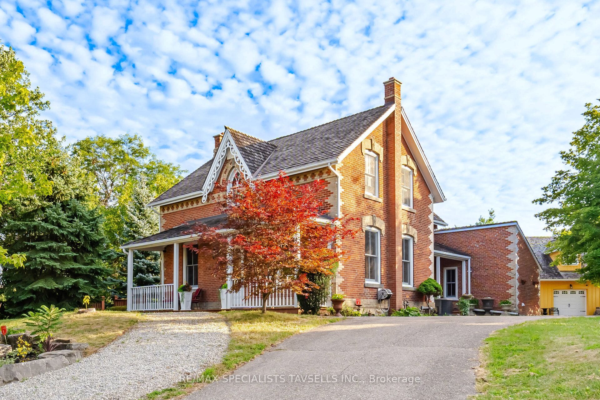 82 Cobblestone Court Property Photo 3