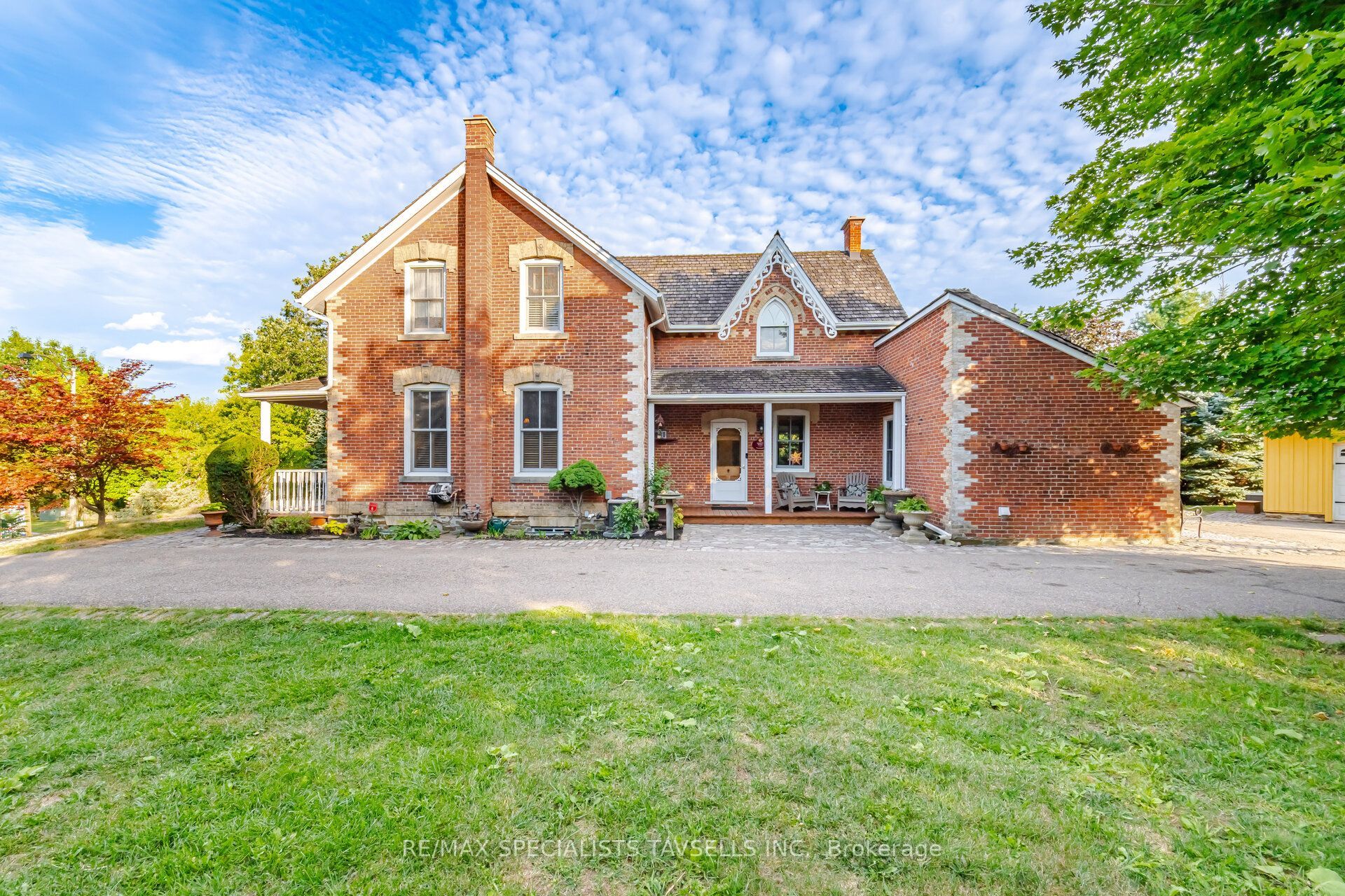 82 Cobblestone Court Property Photo 4