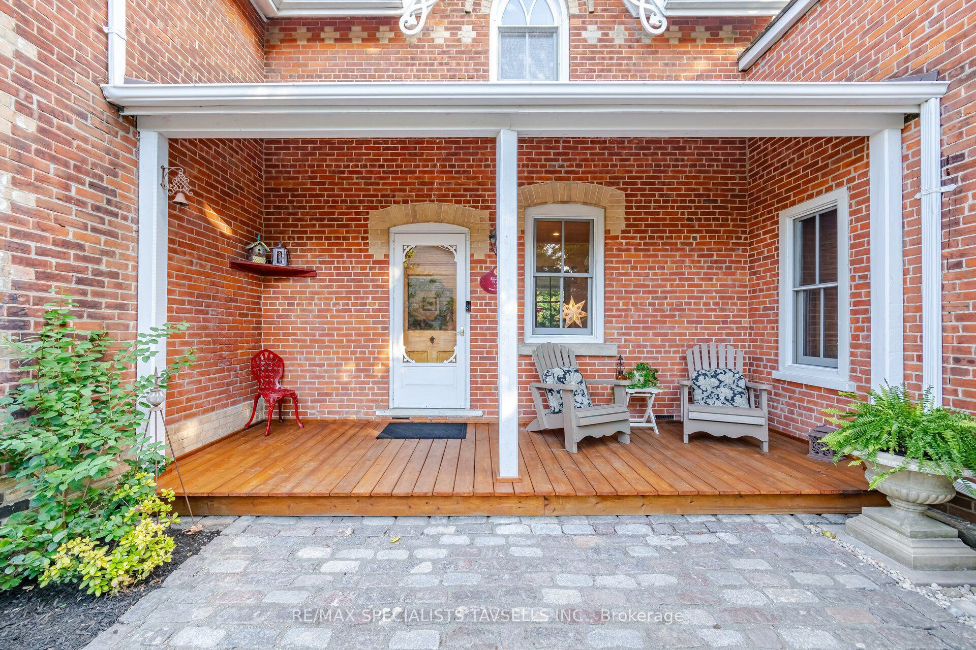 82 Cobblestone Court Property Photo 6