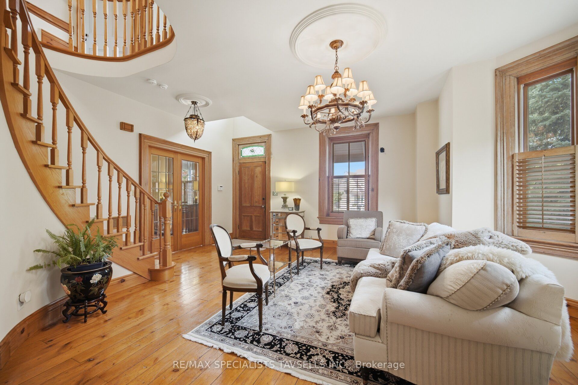 82 Cobblestone Court Property Photo 9