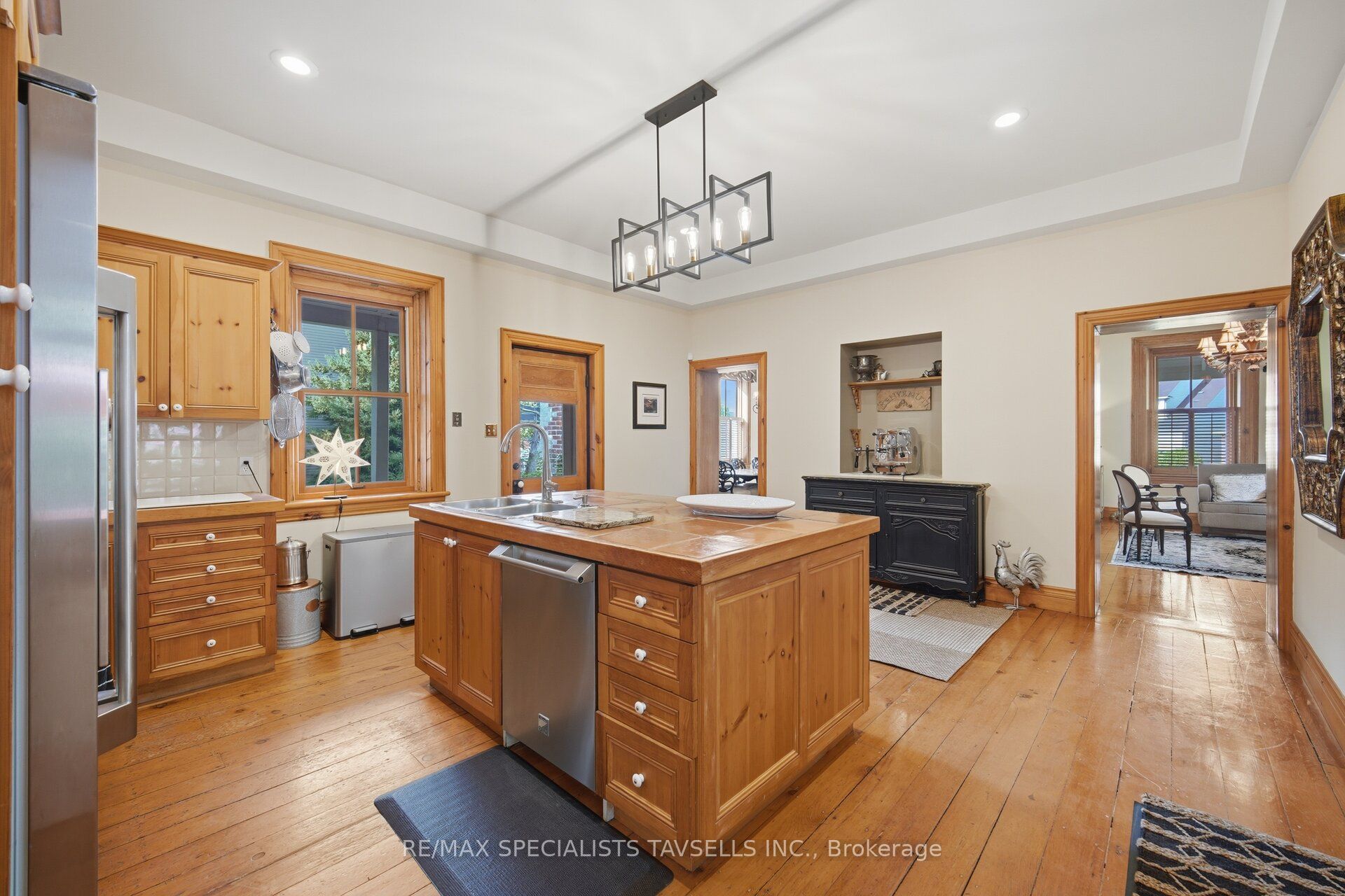 82 Cobblestone Court Property Photo 13
