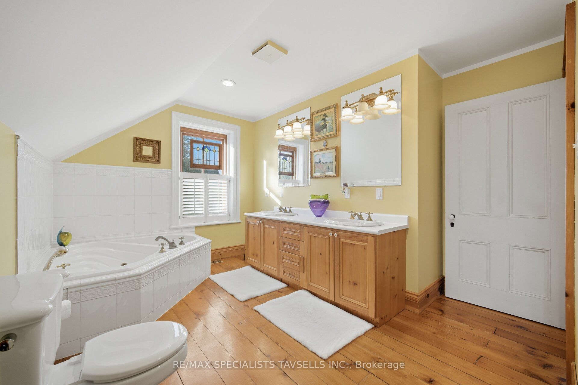 82 Cobblestone Court Property Photo 28
