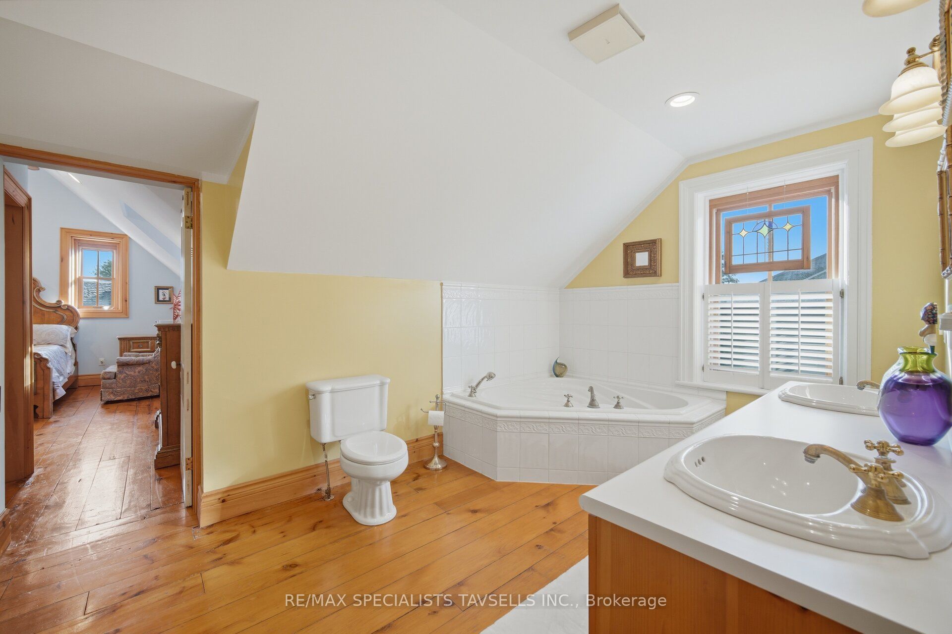 82 Cobblestone Court Property Photo 29