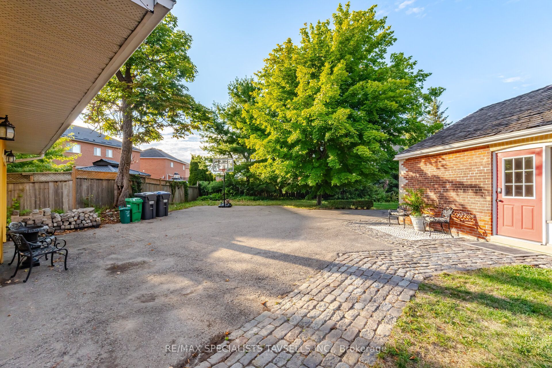 82 Cobblestone Court Property Photo 33