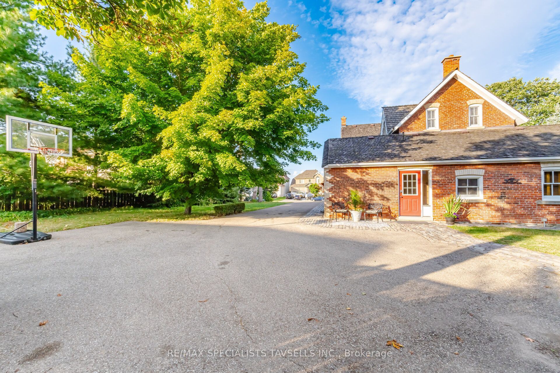 82 Cobblestone Court Property Photo 34