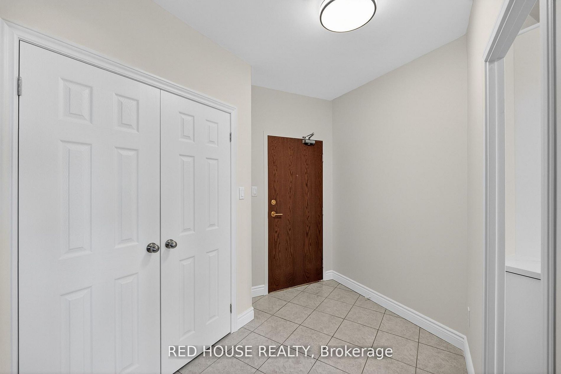5250 Lakeshore Road 809 Property Photo 4