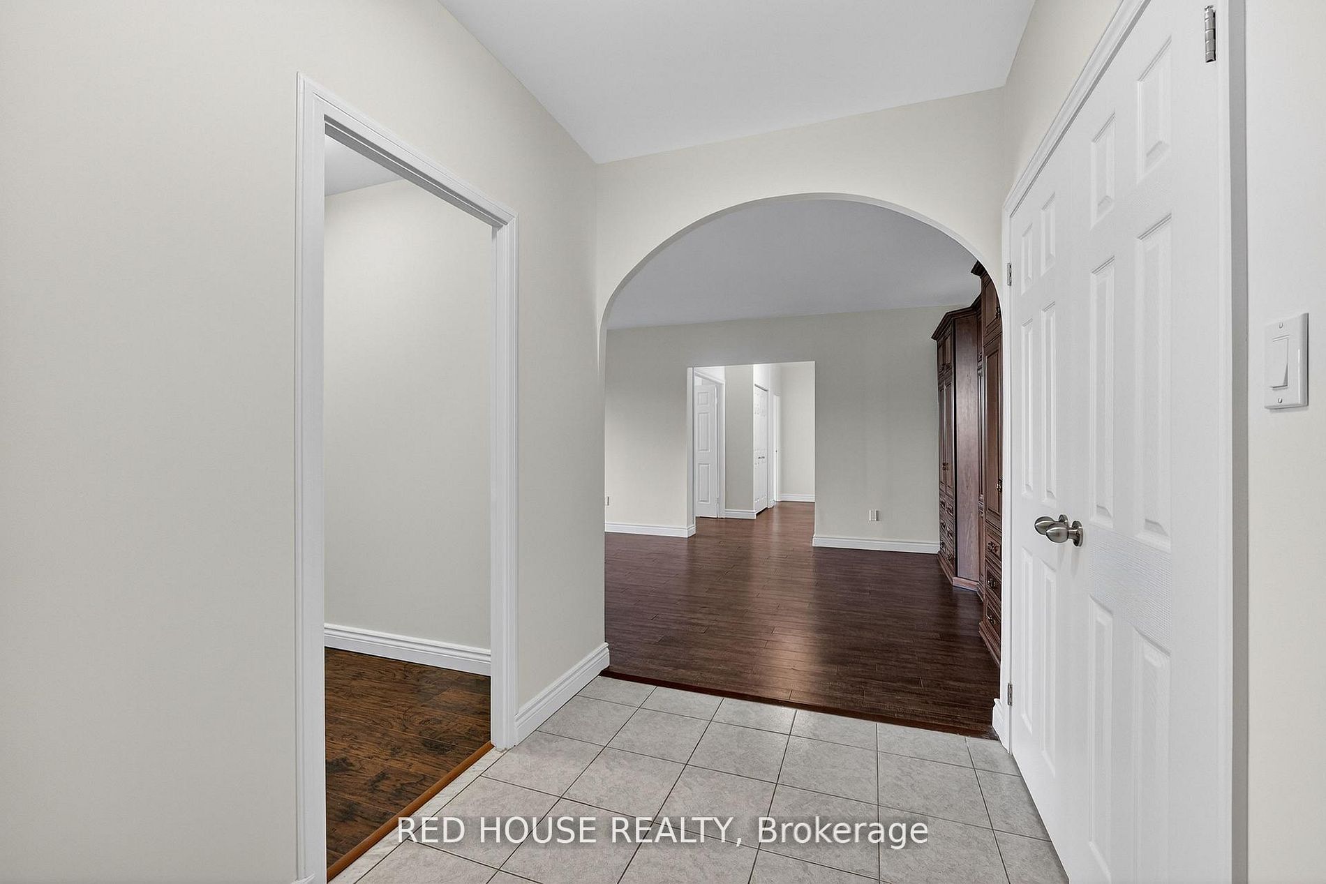 5250 Lakeshore Road 809 Property Photo 5