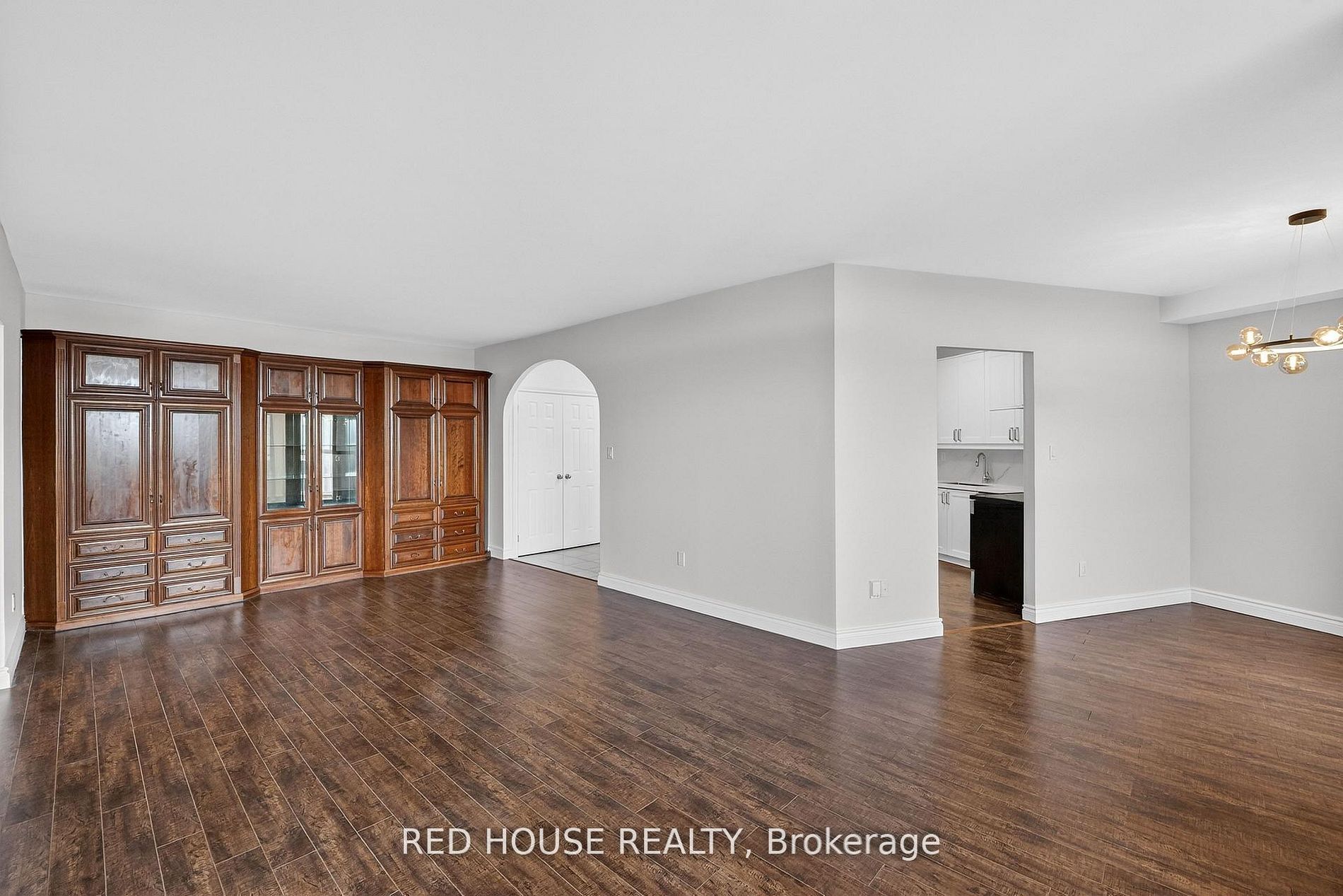 5250 Lakeshore Road 809 Property Photo 9