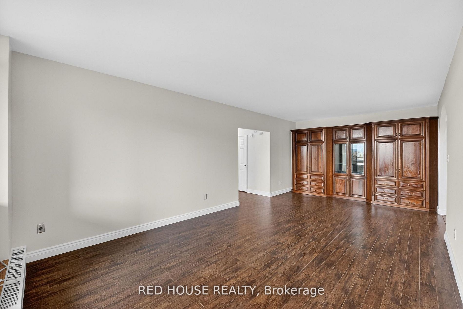 5250 Lakeshore Road 809 Property Photo 10