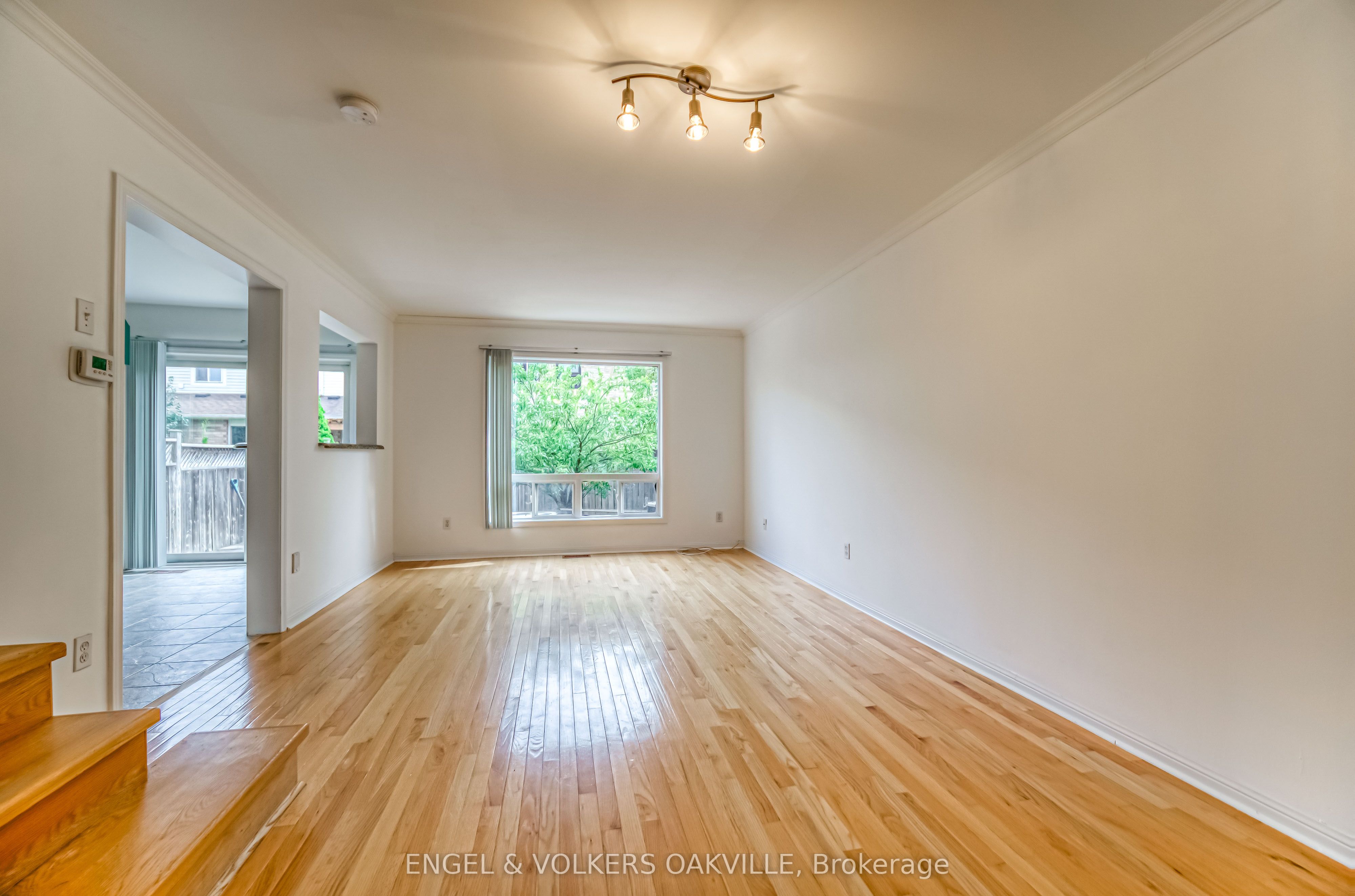 1121 Barclay Circle Property Photo 2