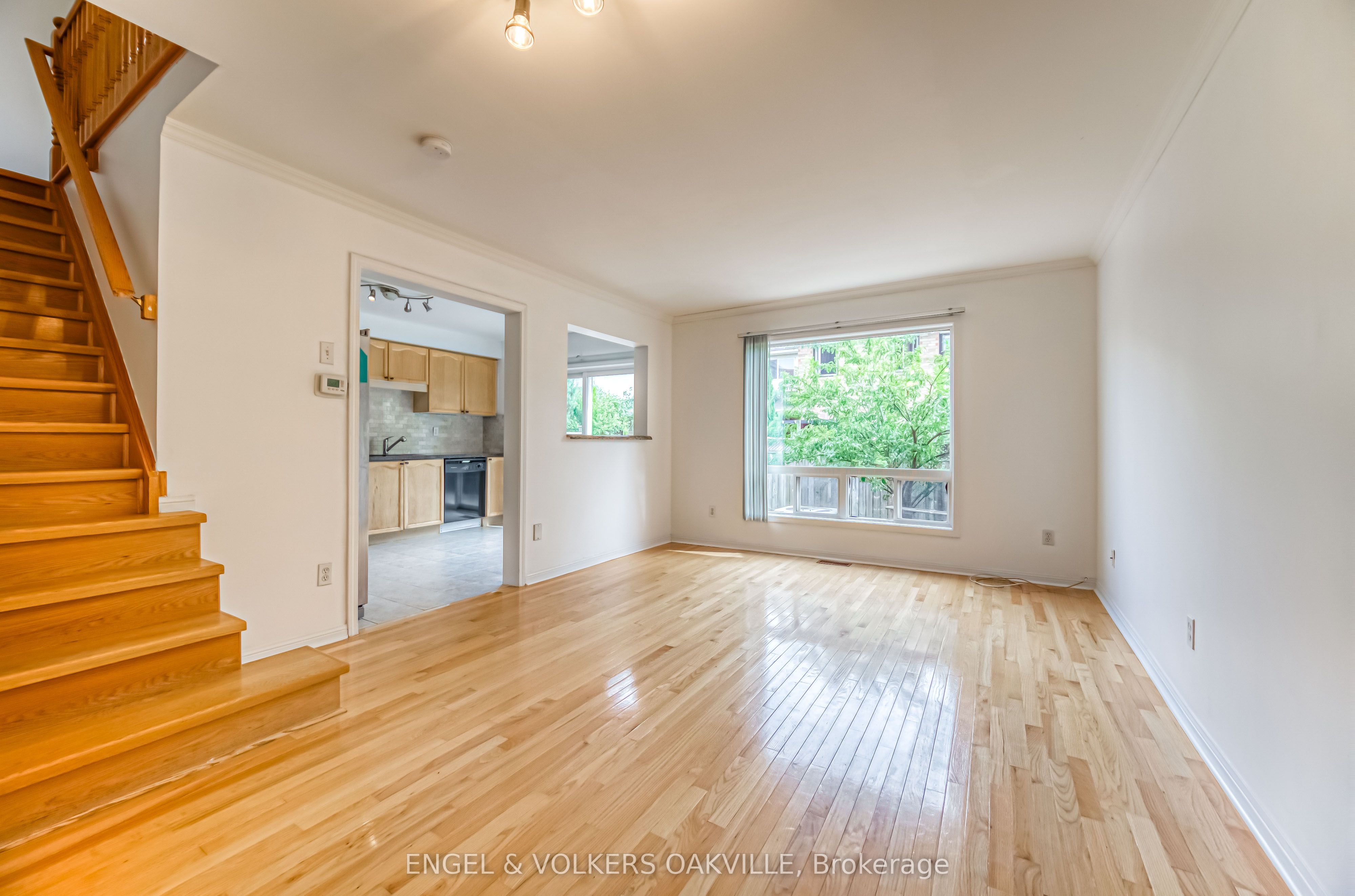 1121 Barclay Circle Property Photo 3