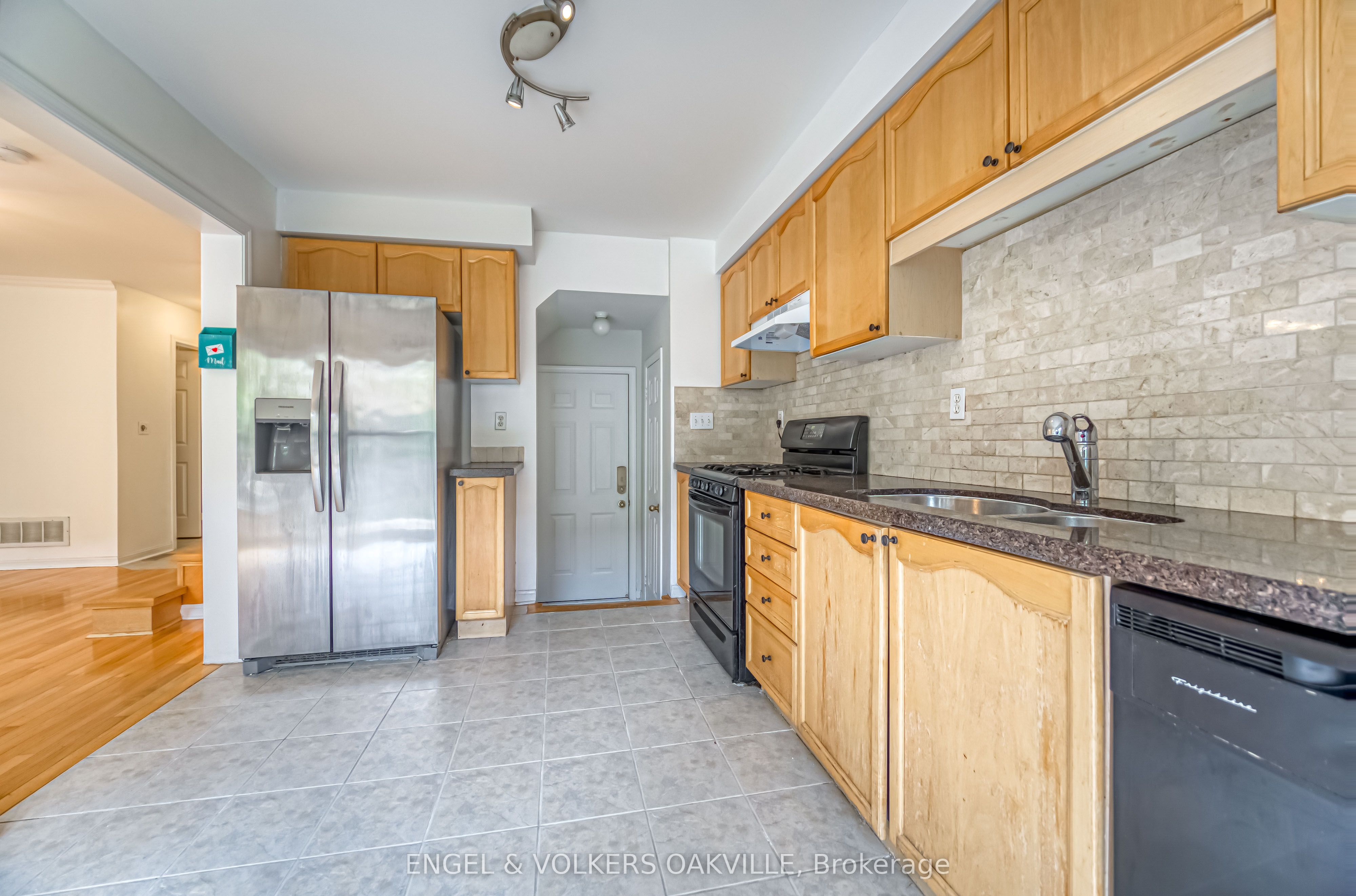 1121 Barclay Circle Property Photo 5