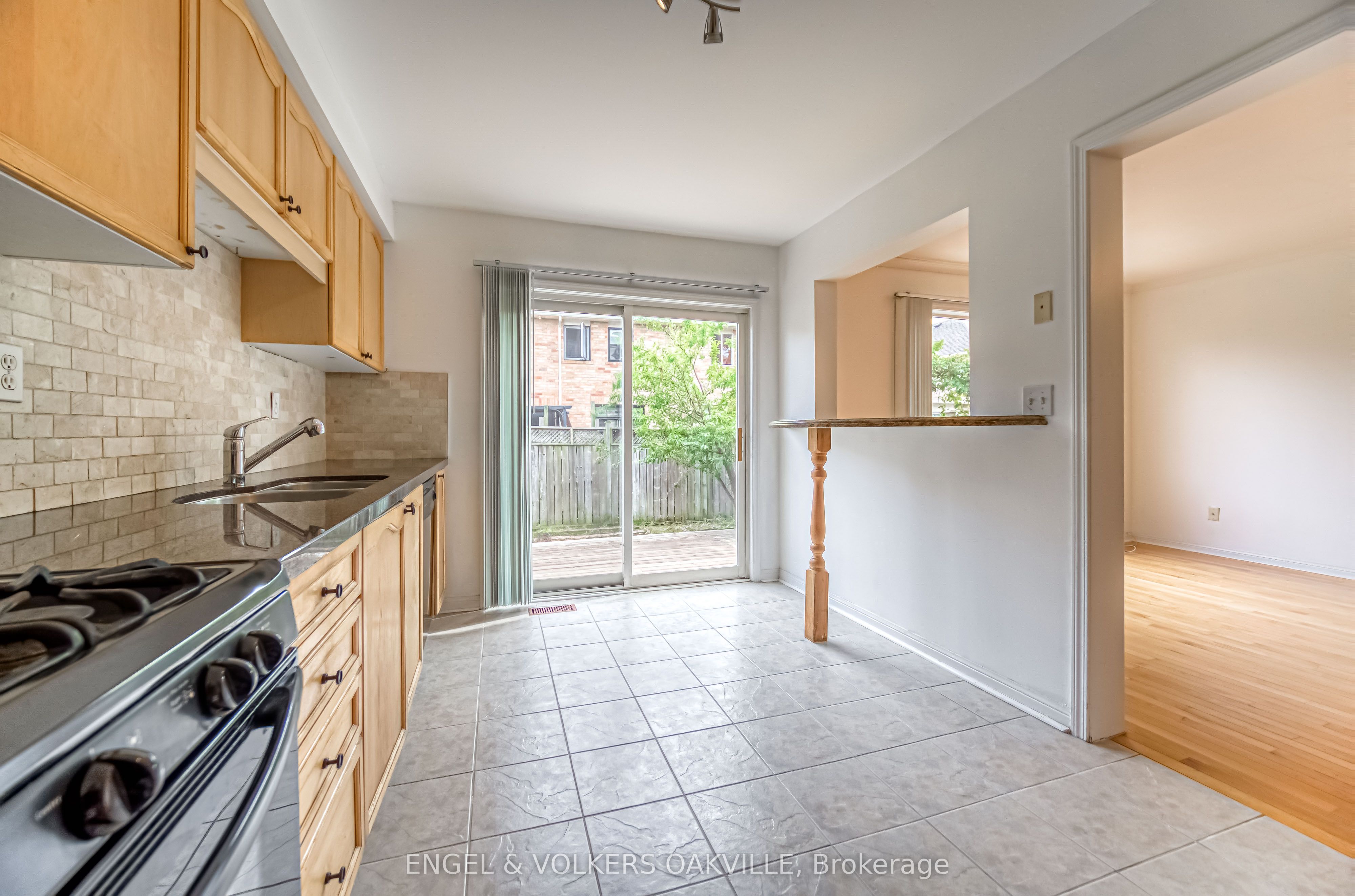 1121 Barclay Circle Property Photo 6