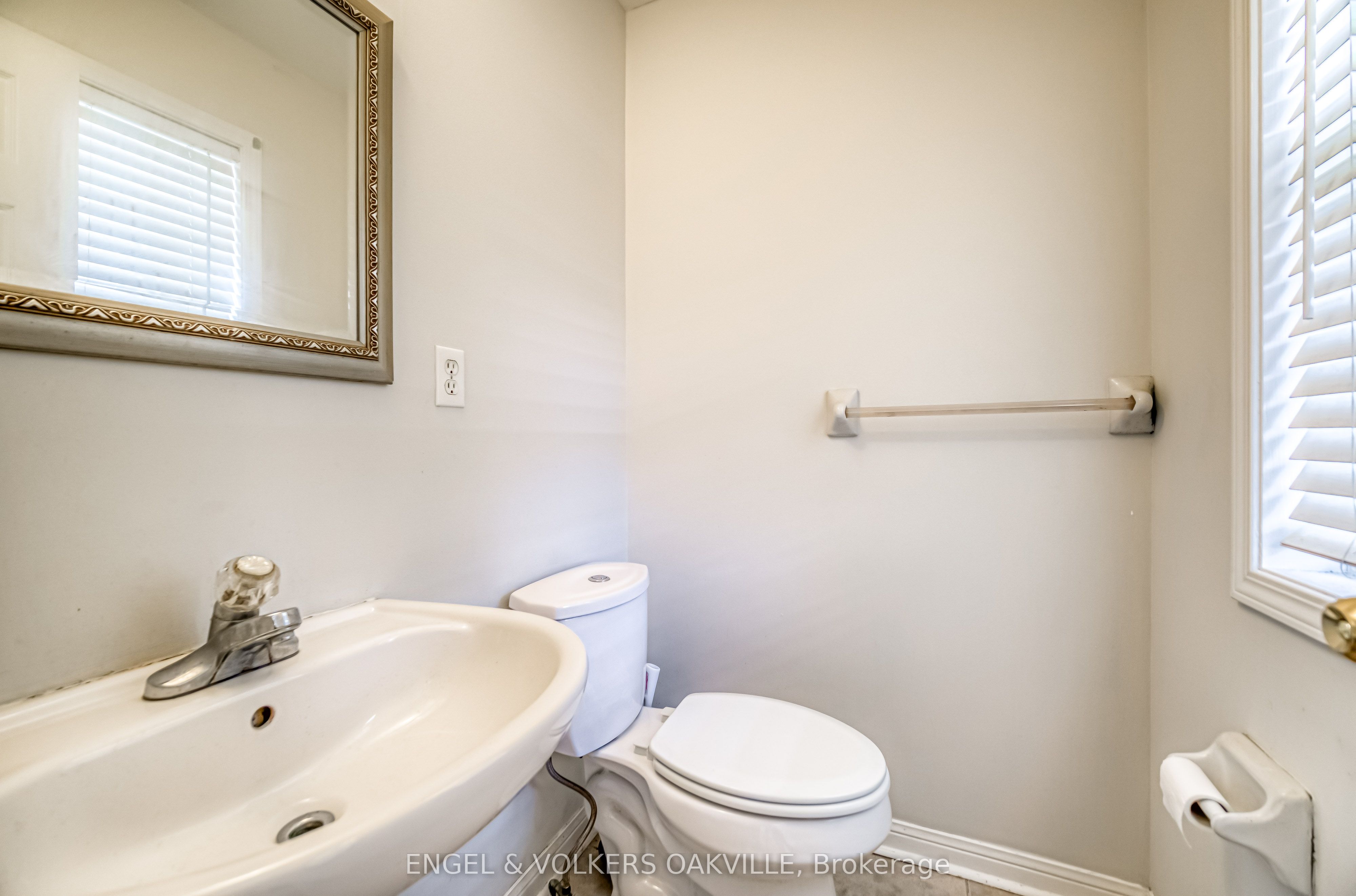 1121 Barclay Circle Property Photo 7