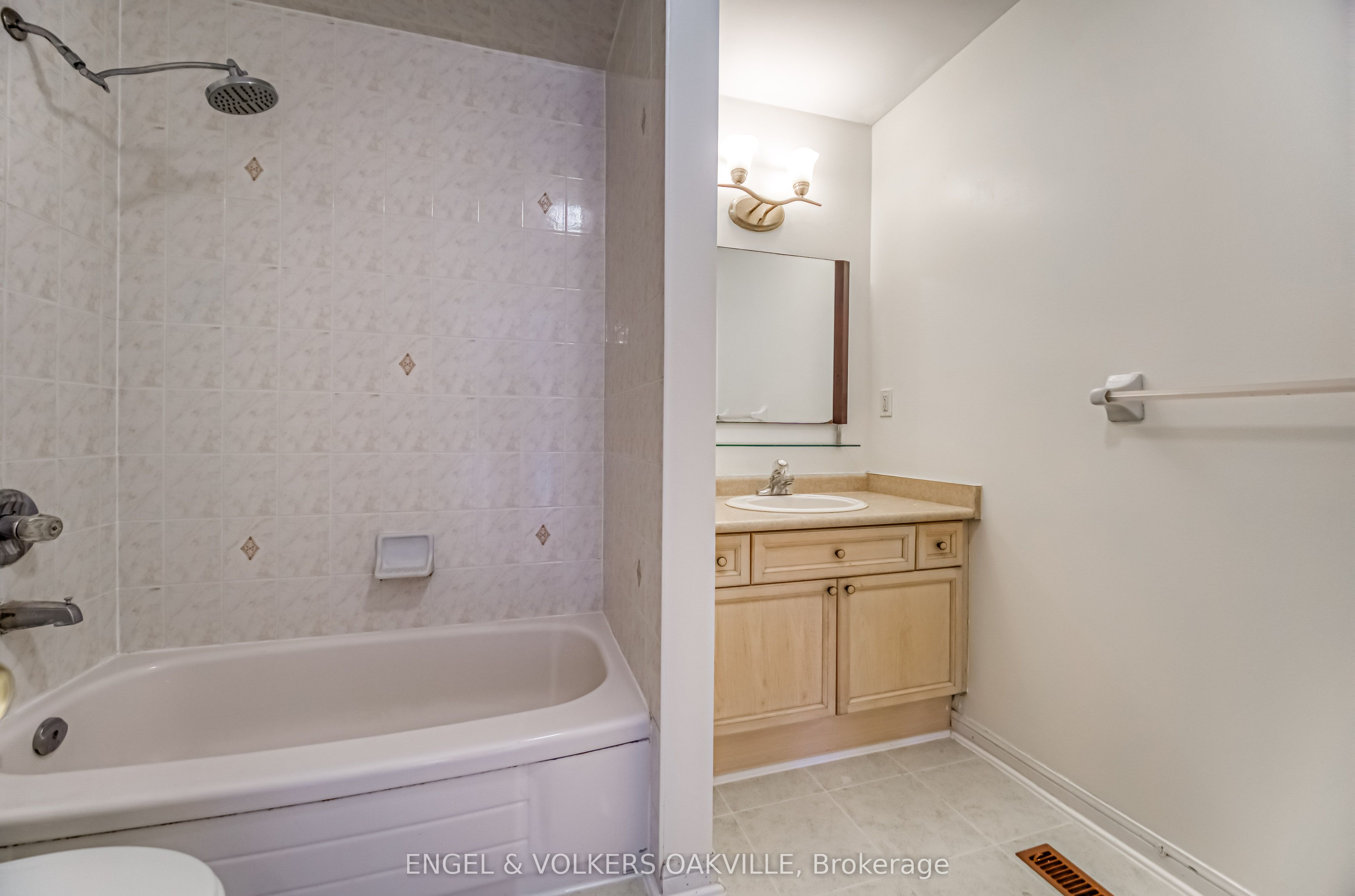 1121 Barclay Circle Property Photo 12