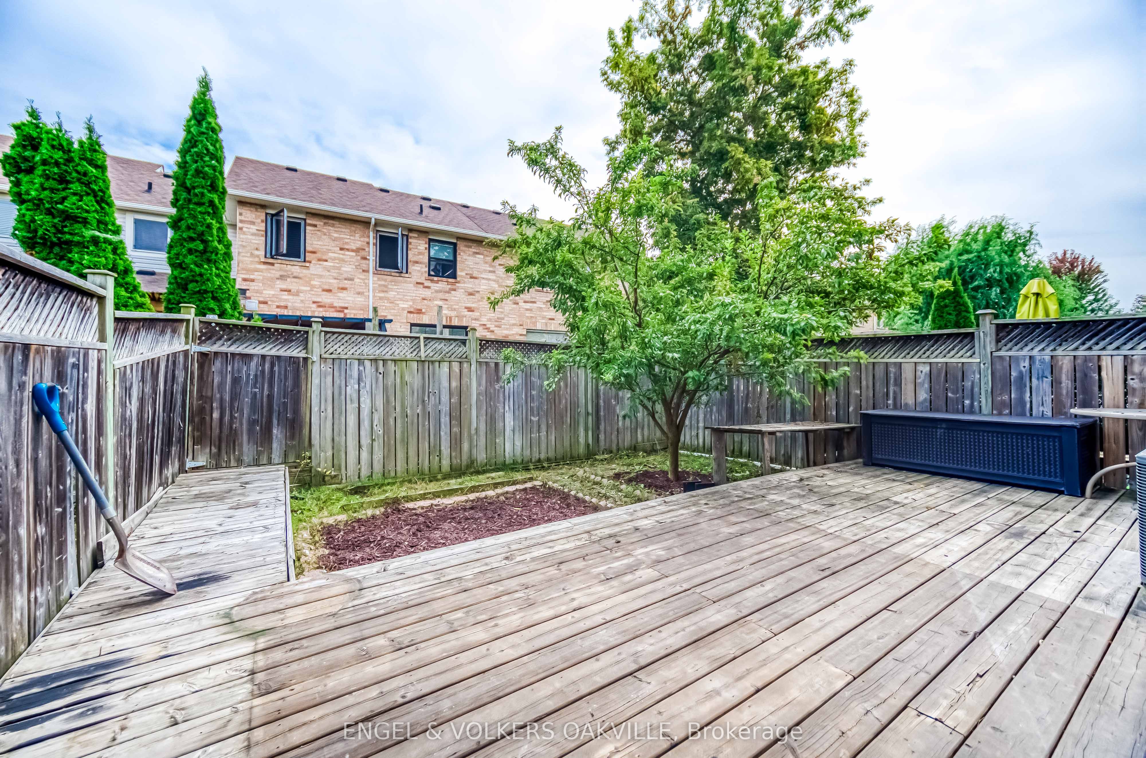 1121 Barclay Circle Property Photo 14