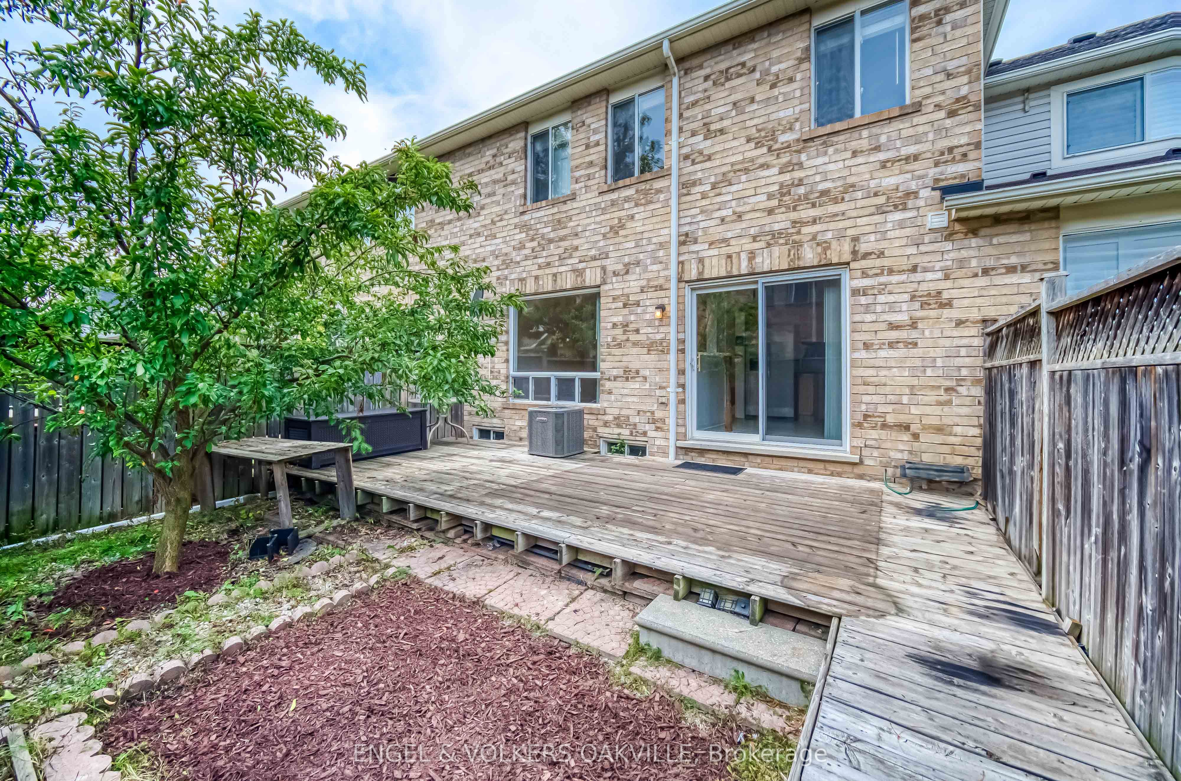 1121 Barclay Circle Property Photo 15
