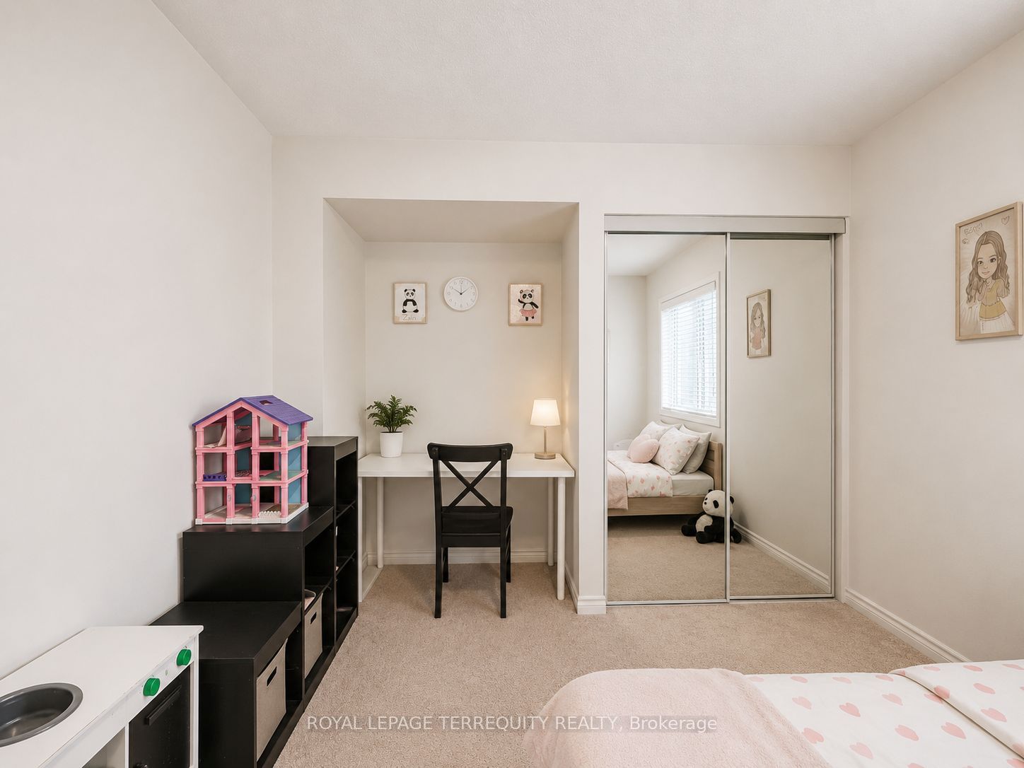 903 Penson Crescent Property Photo 14