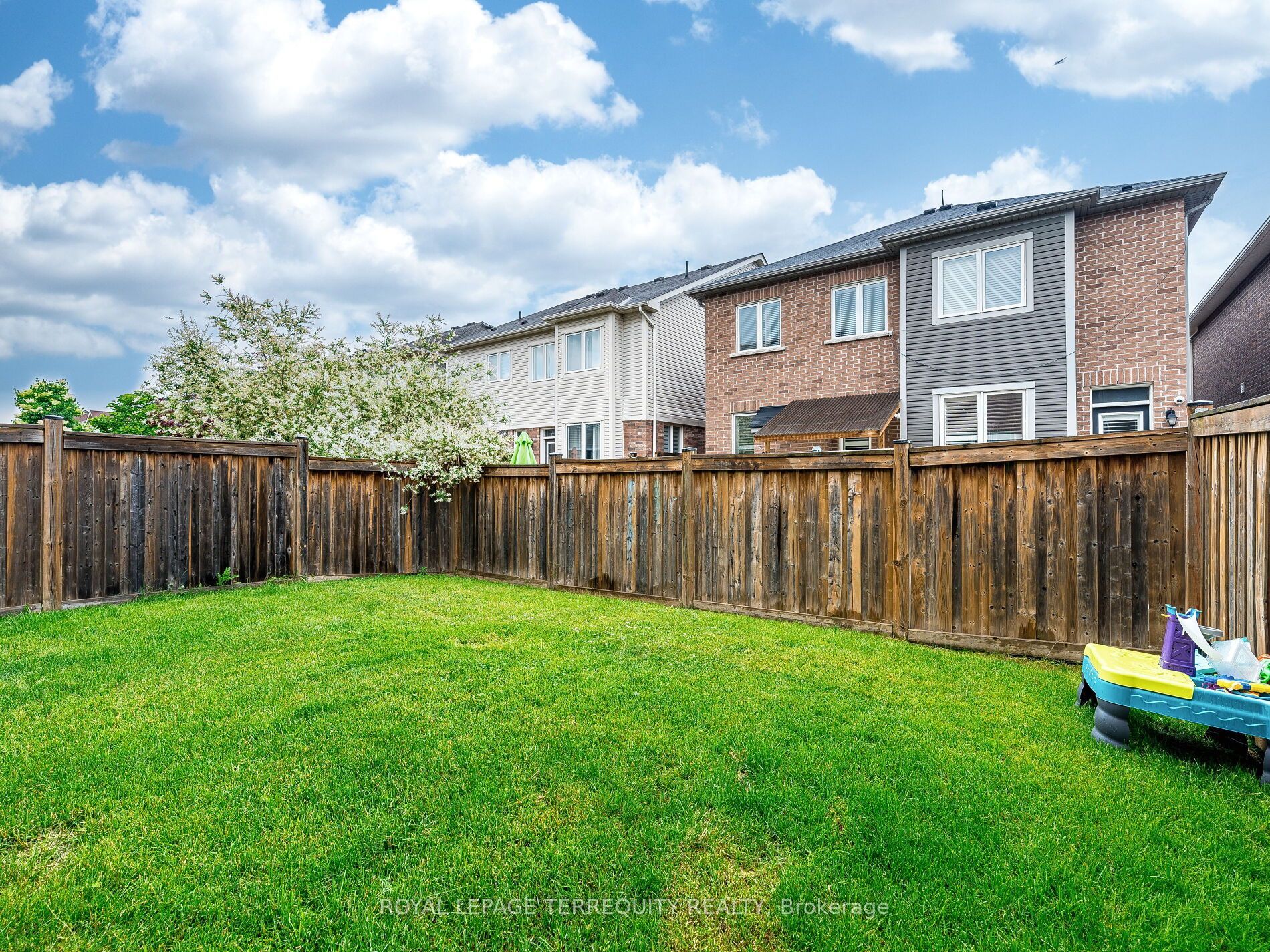 903 Penson Crescent Property Photo 18