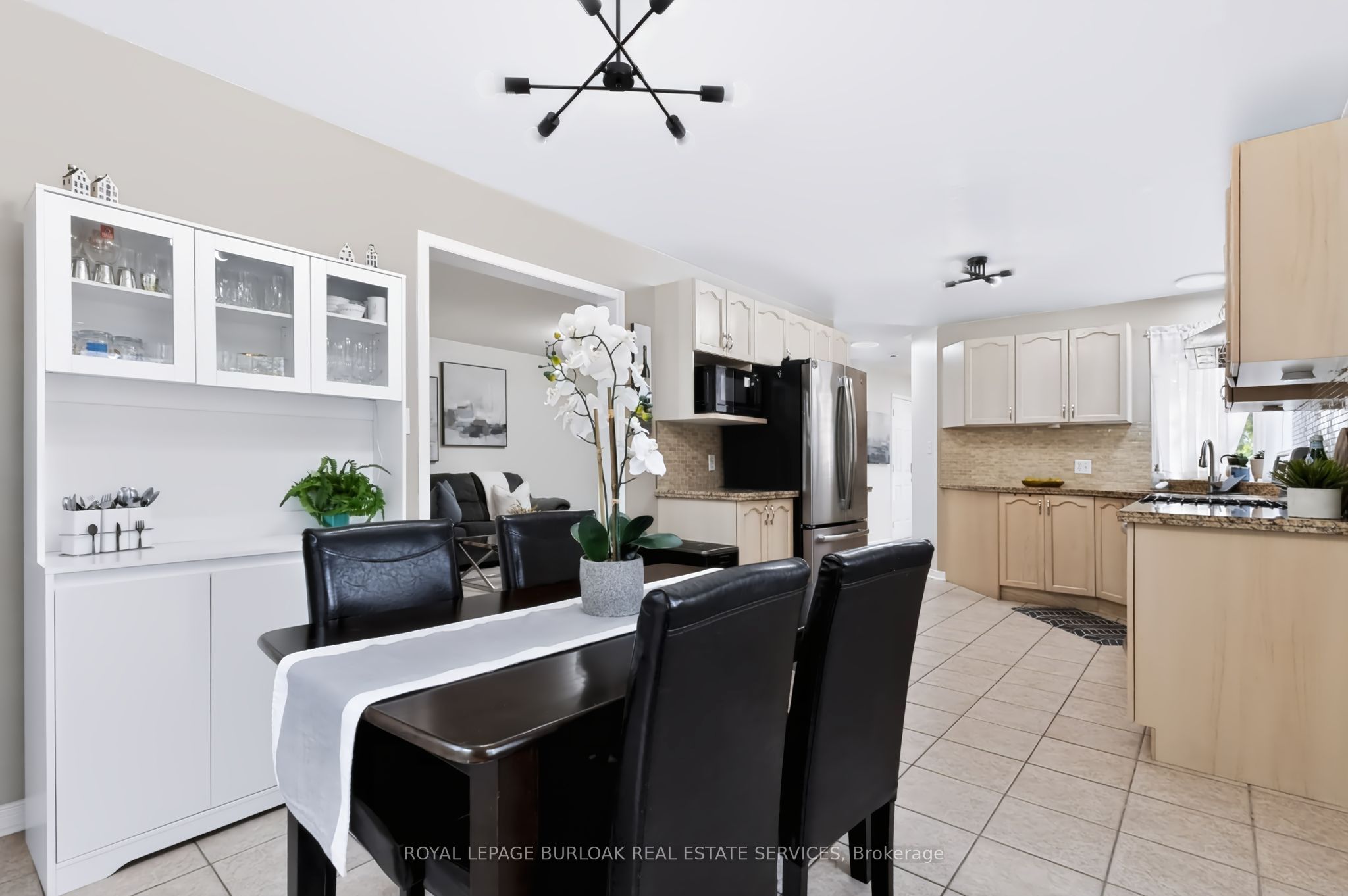 4130 Foxwood Drive Property Photo 8