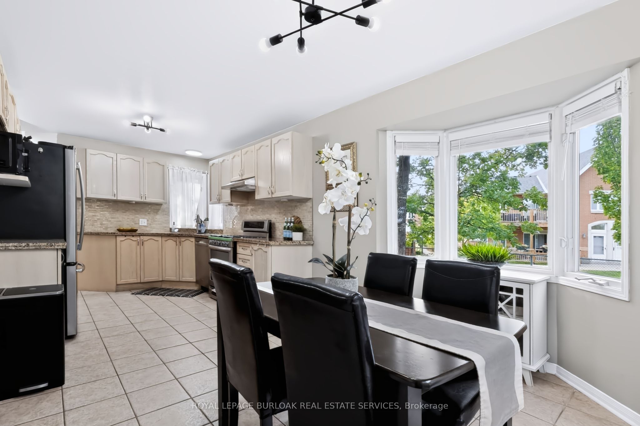 4130 Foxwood Drive Property Photo 11