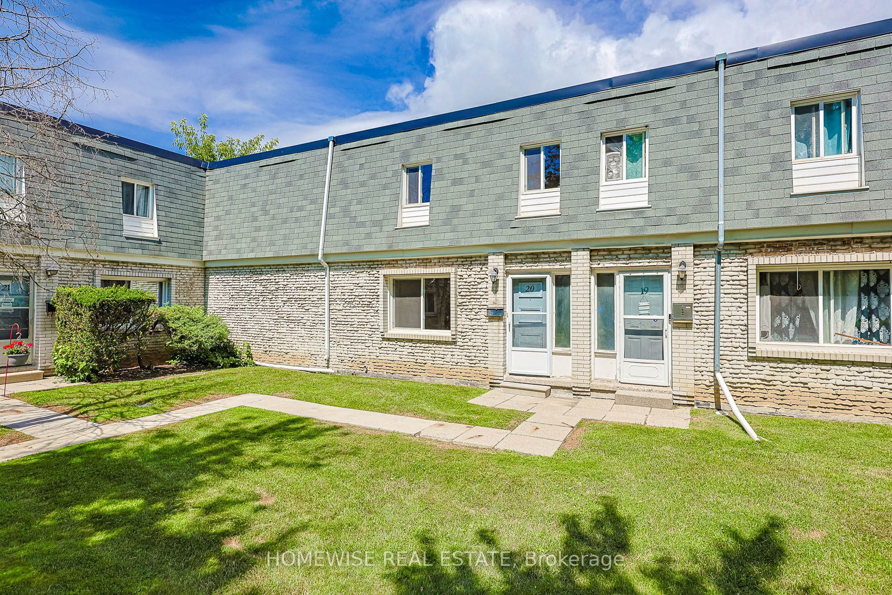 1350 Winding Trail 20 Property Photo 1
