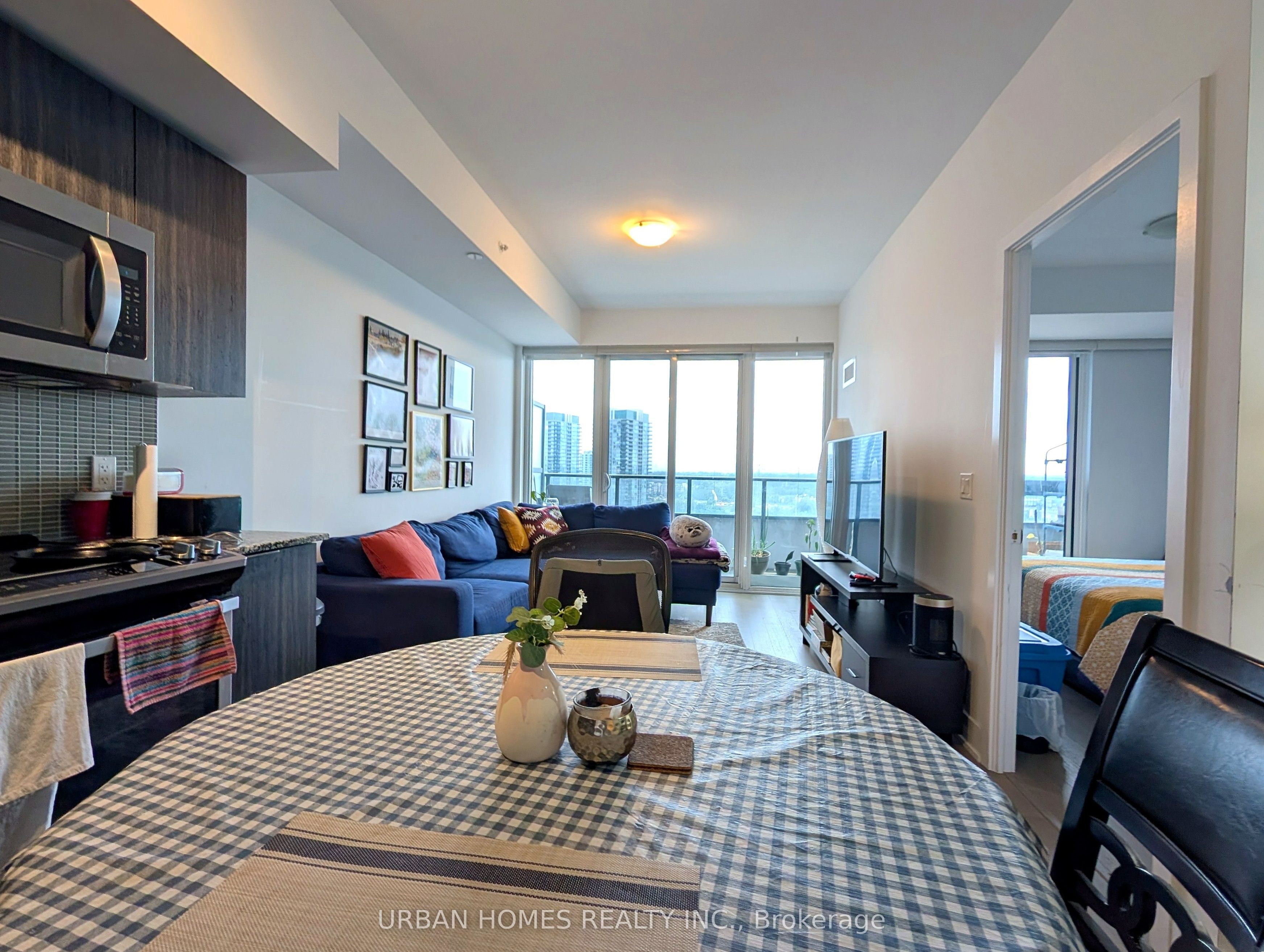 30 Shore Breeze Drive 1512 Property Photo 3