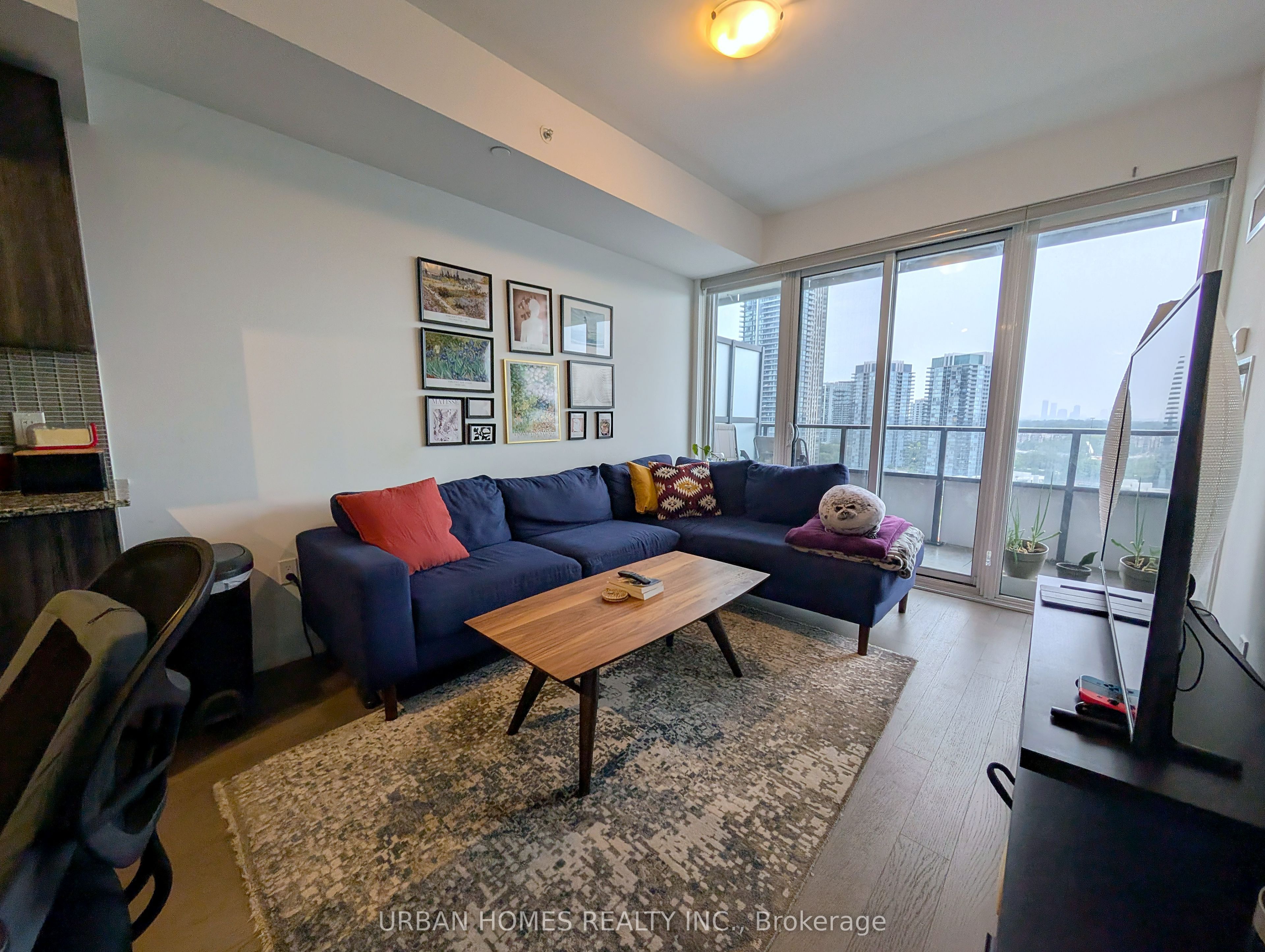 30 Shore Breeze Drive 1512 Property Photo 5