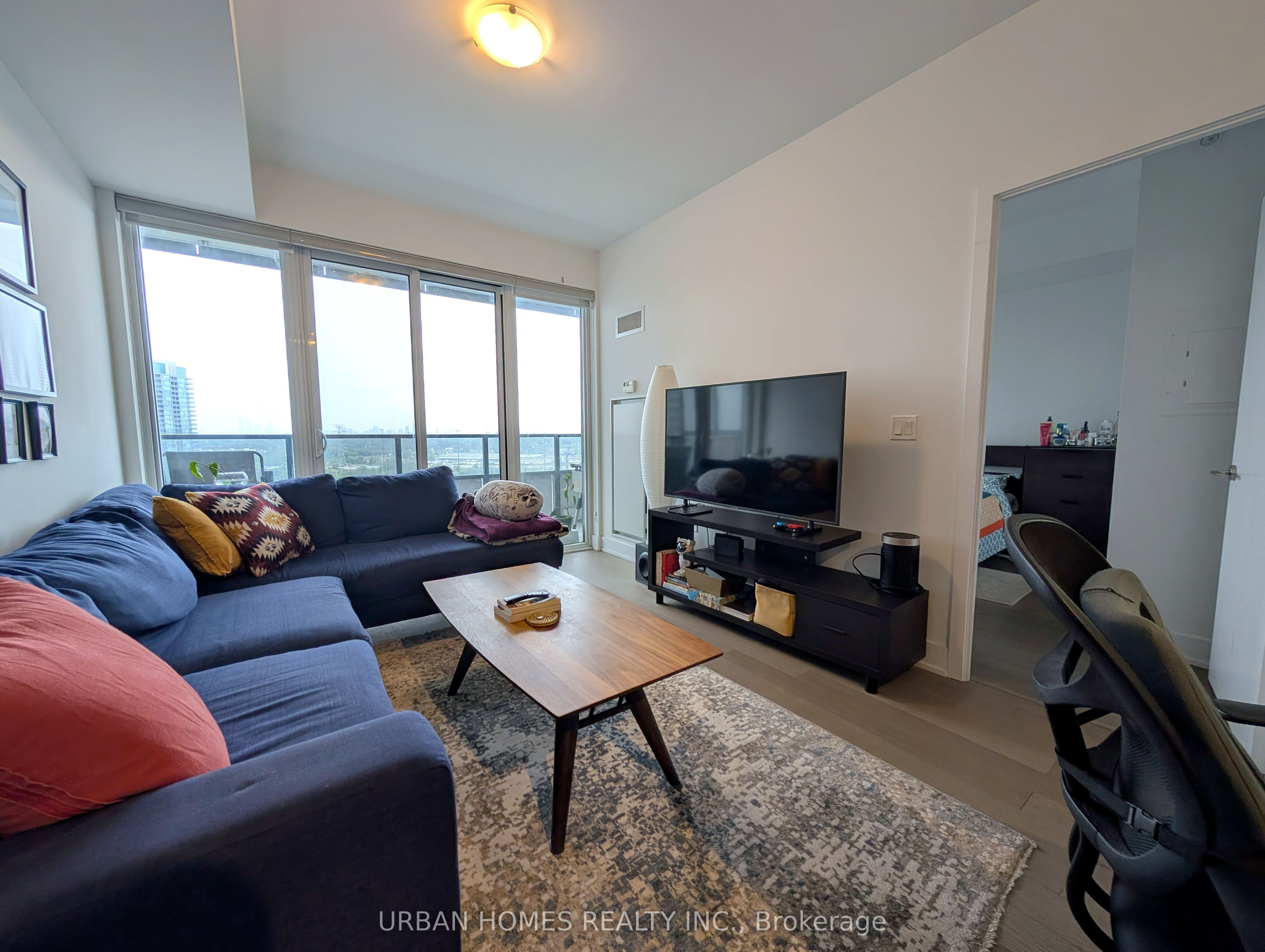 30 Shore Breeze Drive 1512 Property Photo 6