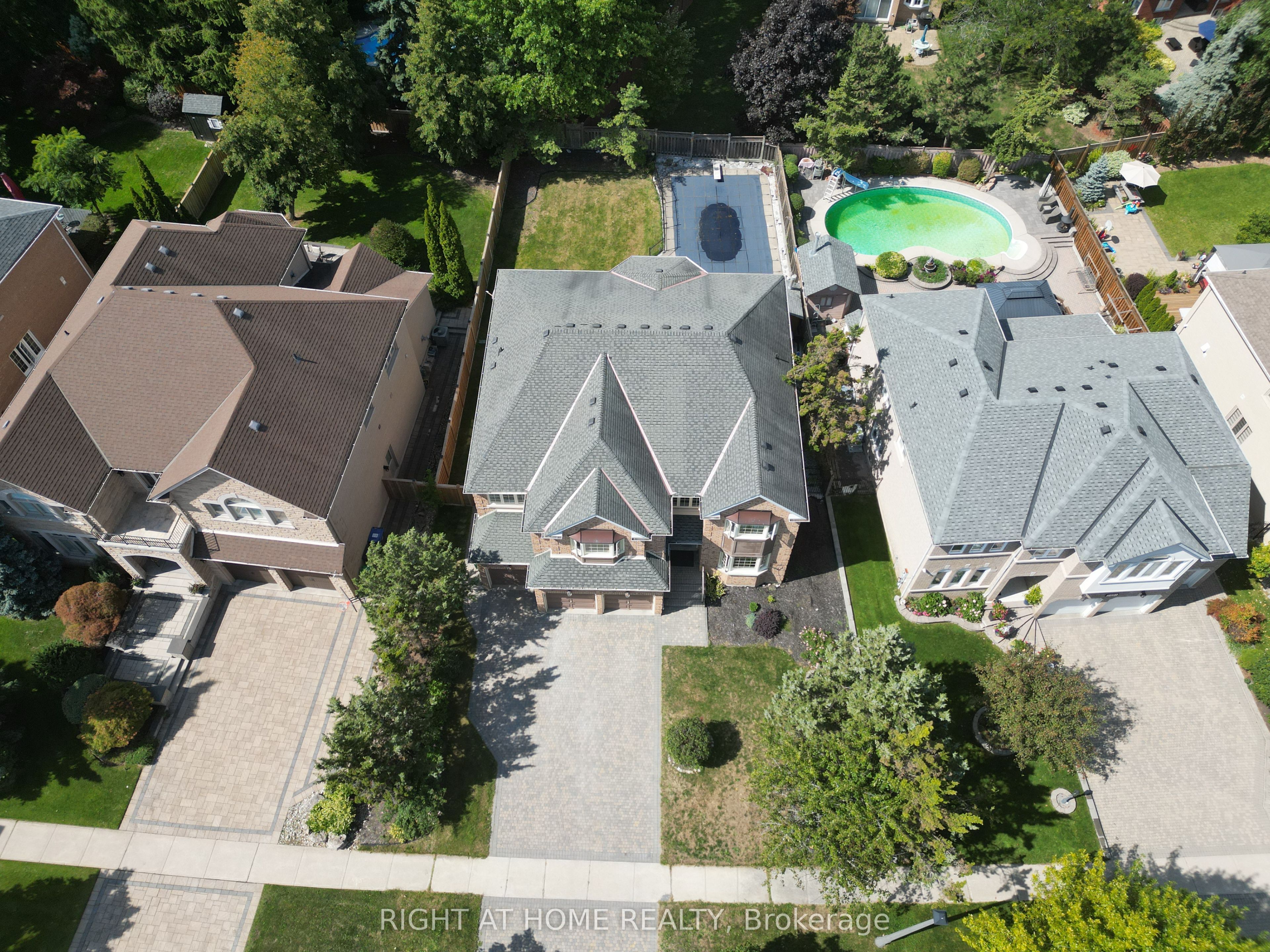 2427 Erin Centre Boulevard Property Photo 1