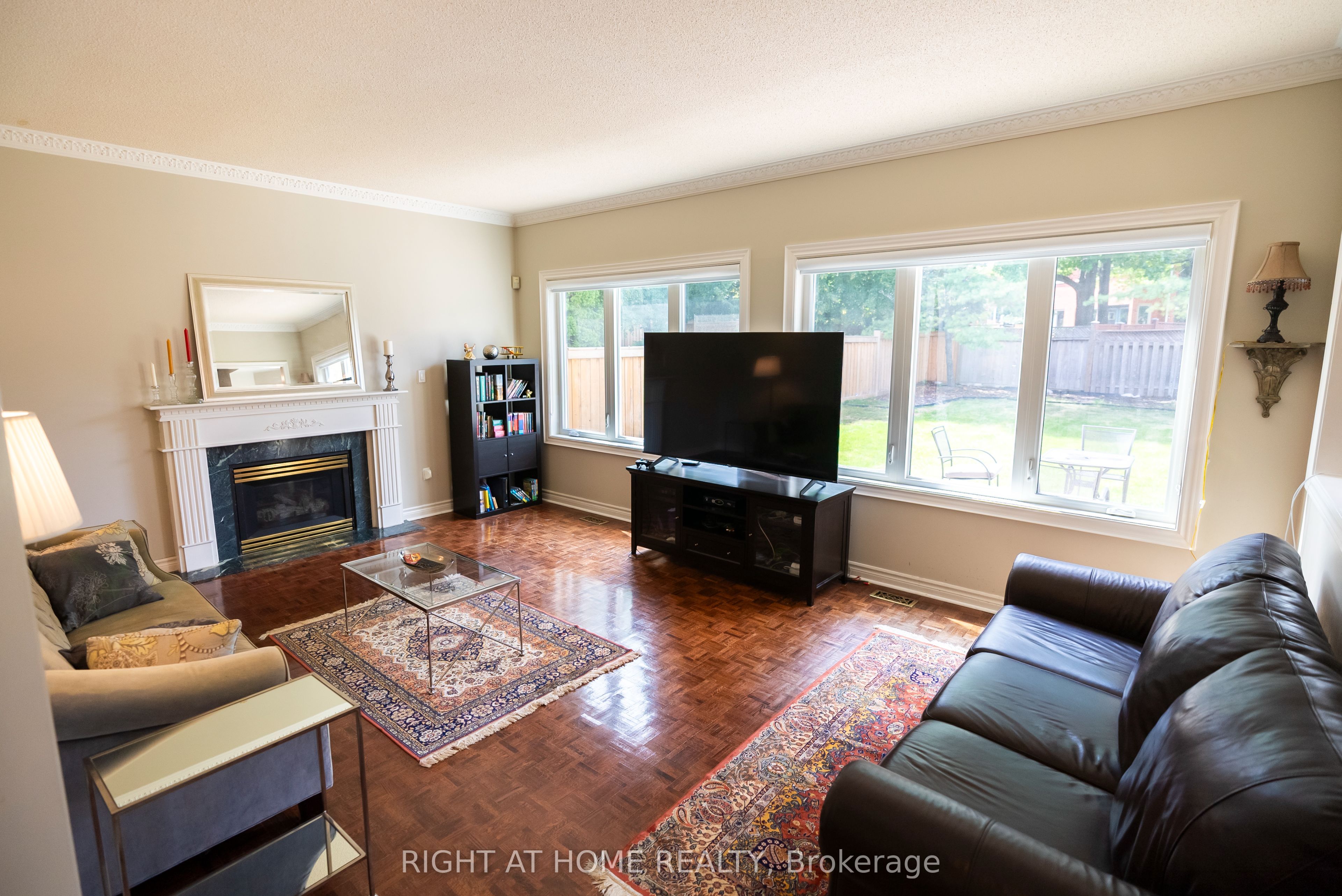 2427 Erin Centre Boulevard Property Photo 8