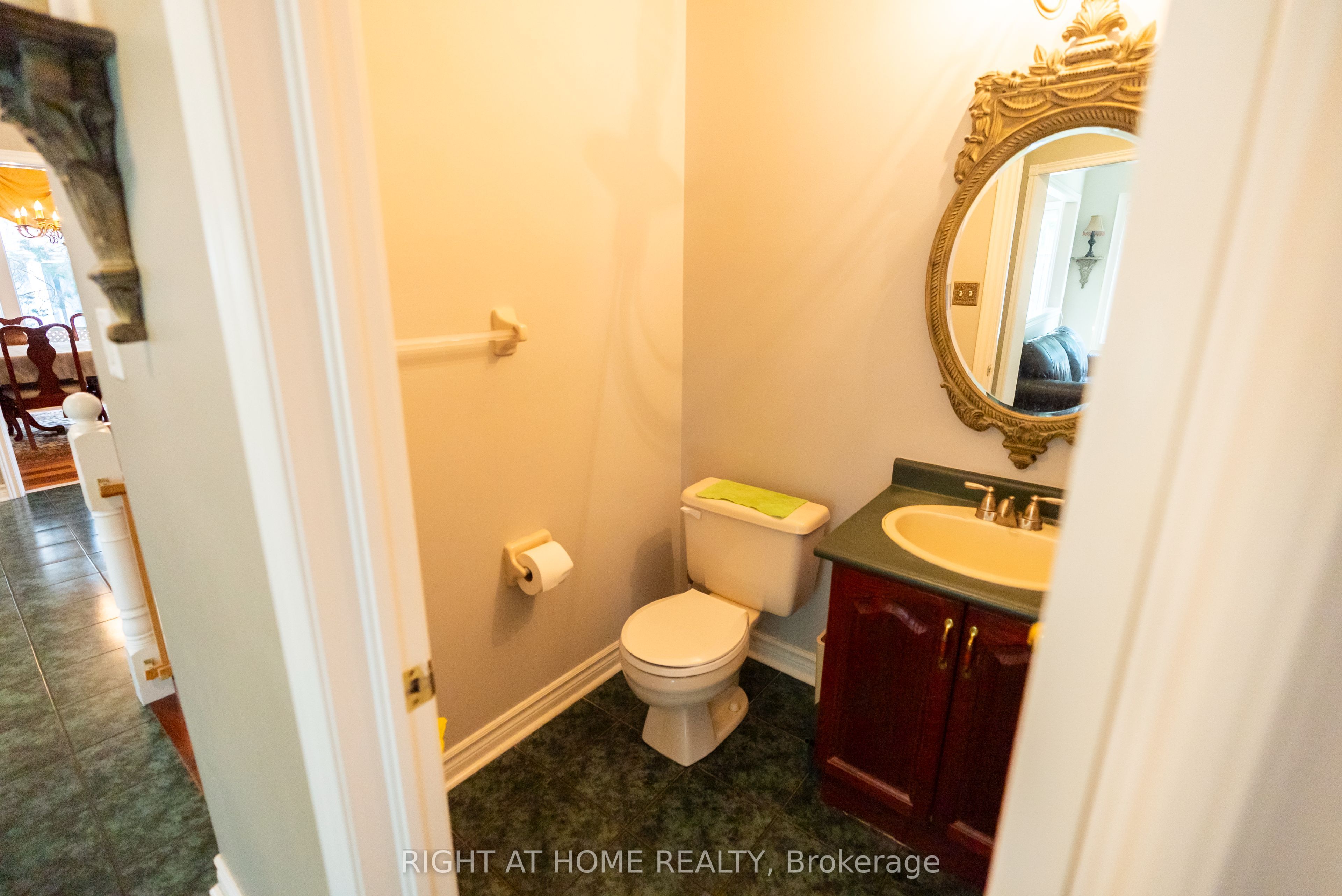 2427 Erin Centre Boulevard Property Photo 10