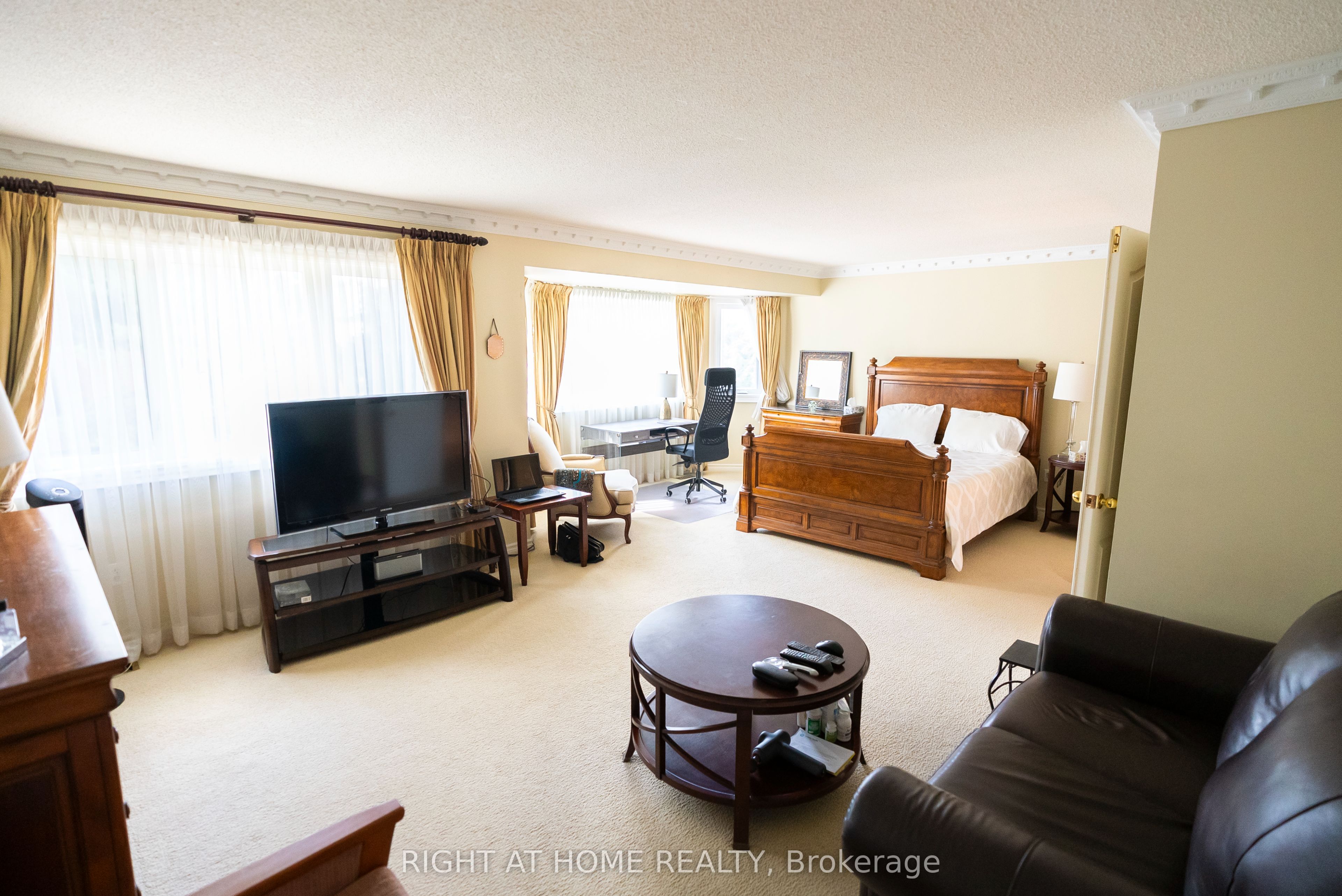 2427 Erin Centre Boulevard Property Photo 15