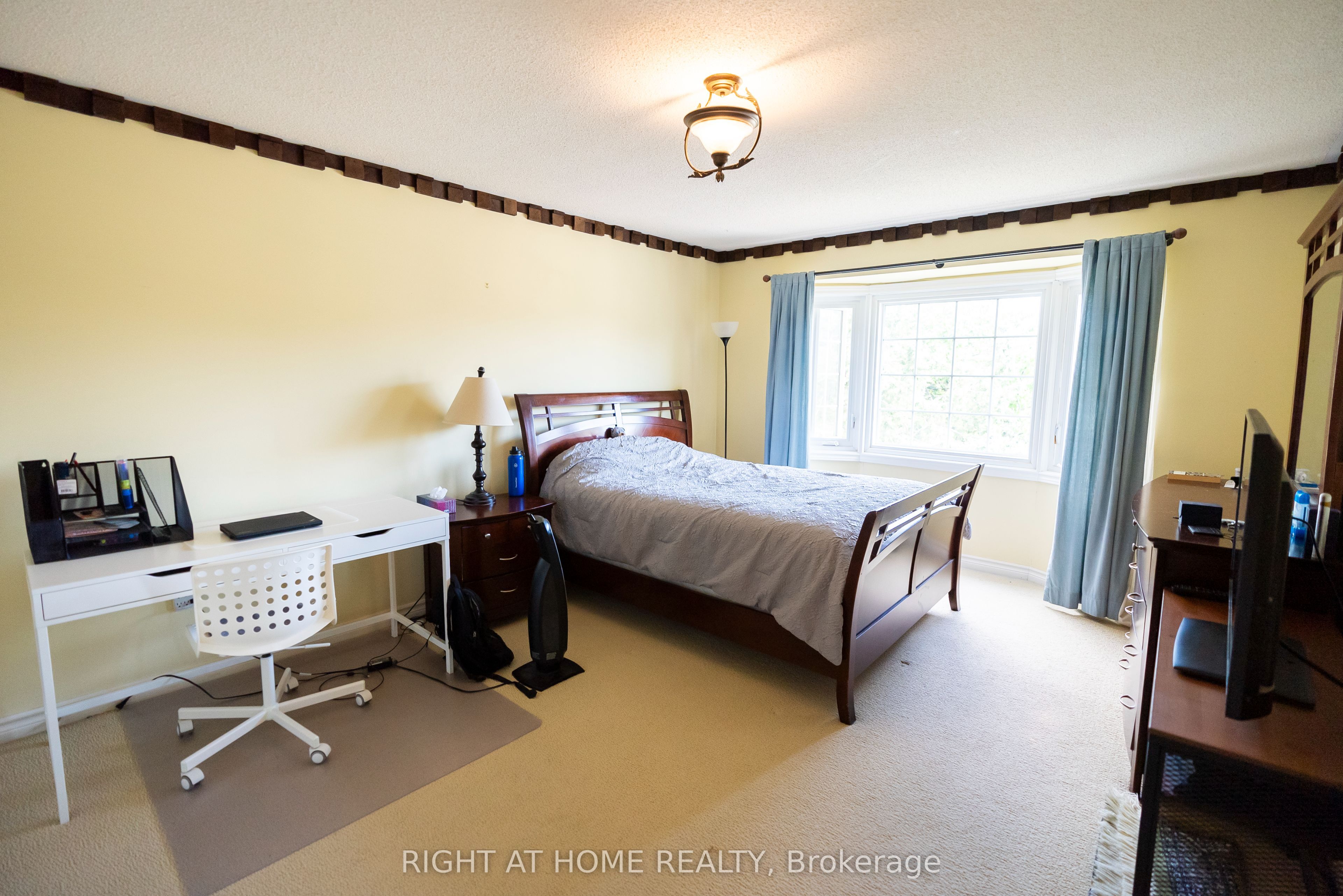 2427 Erin Centre Boulevard Property Photo 24