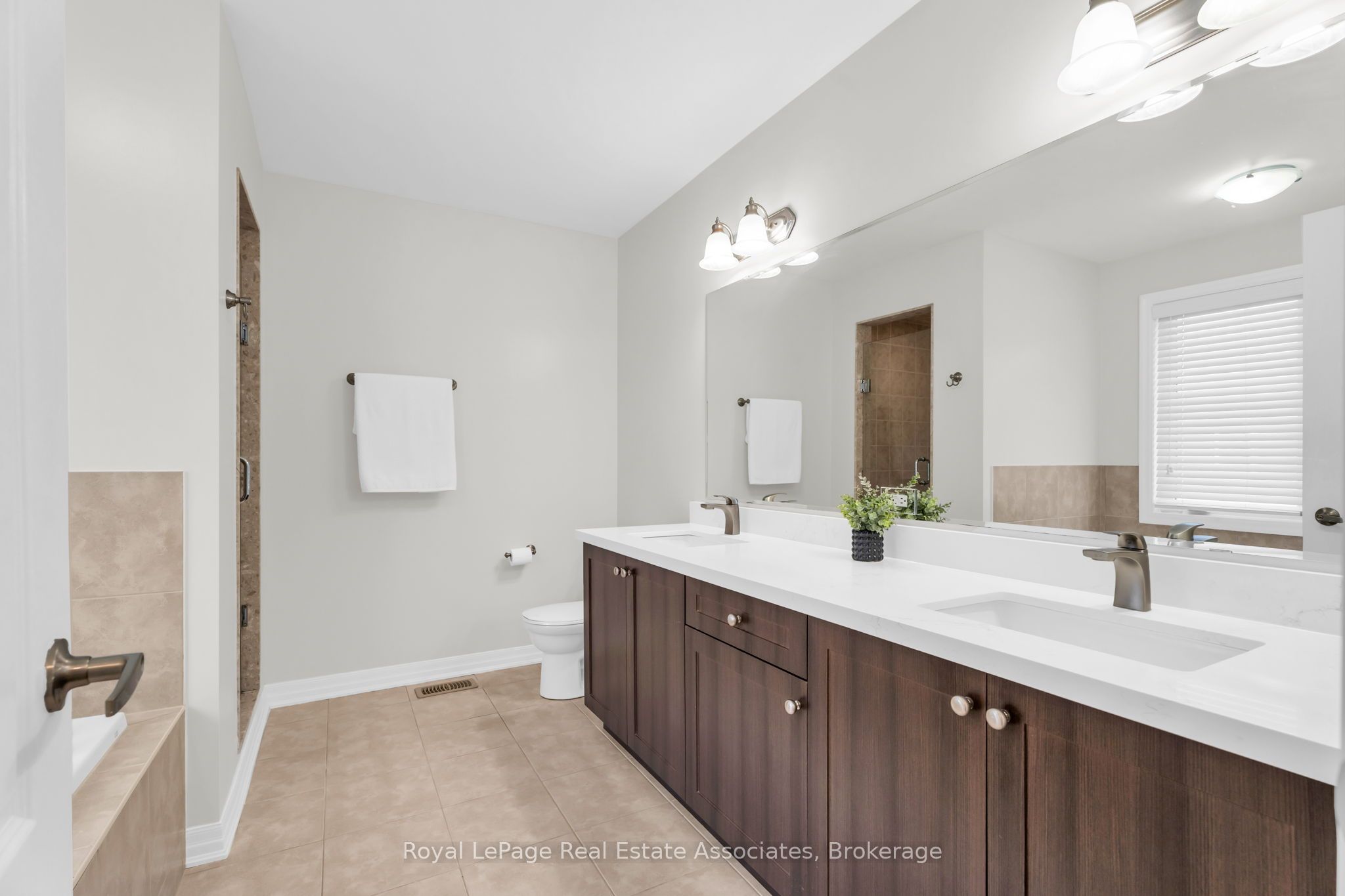 879 Etherington Way Property Photo 27