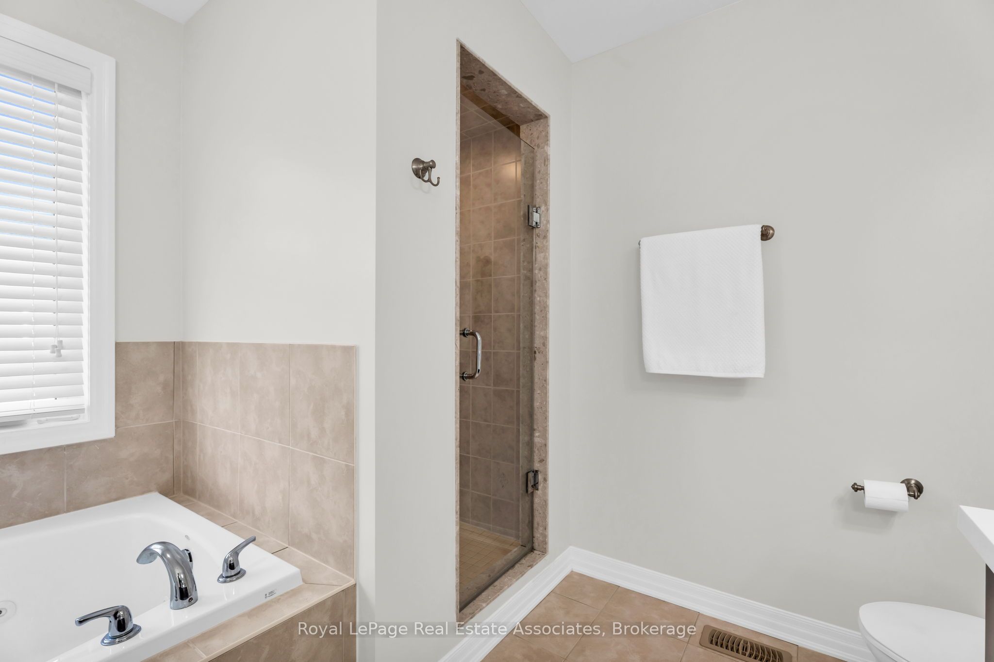 879 Etherington Way Property Photo 28