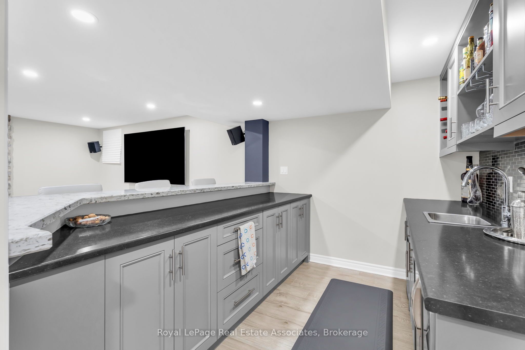 879 Etherington Way Property Photo 39