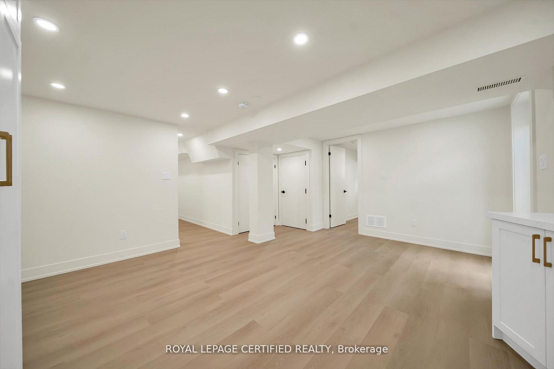 5016 Natkarni Crescent Lower Property Photo 6