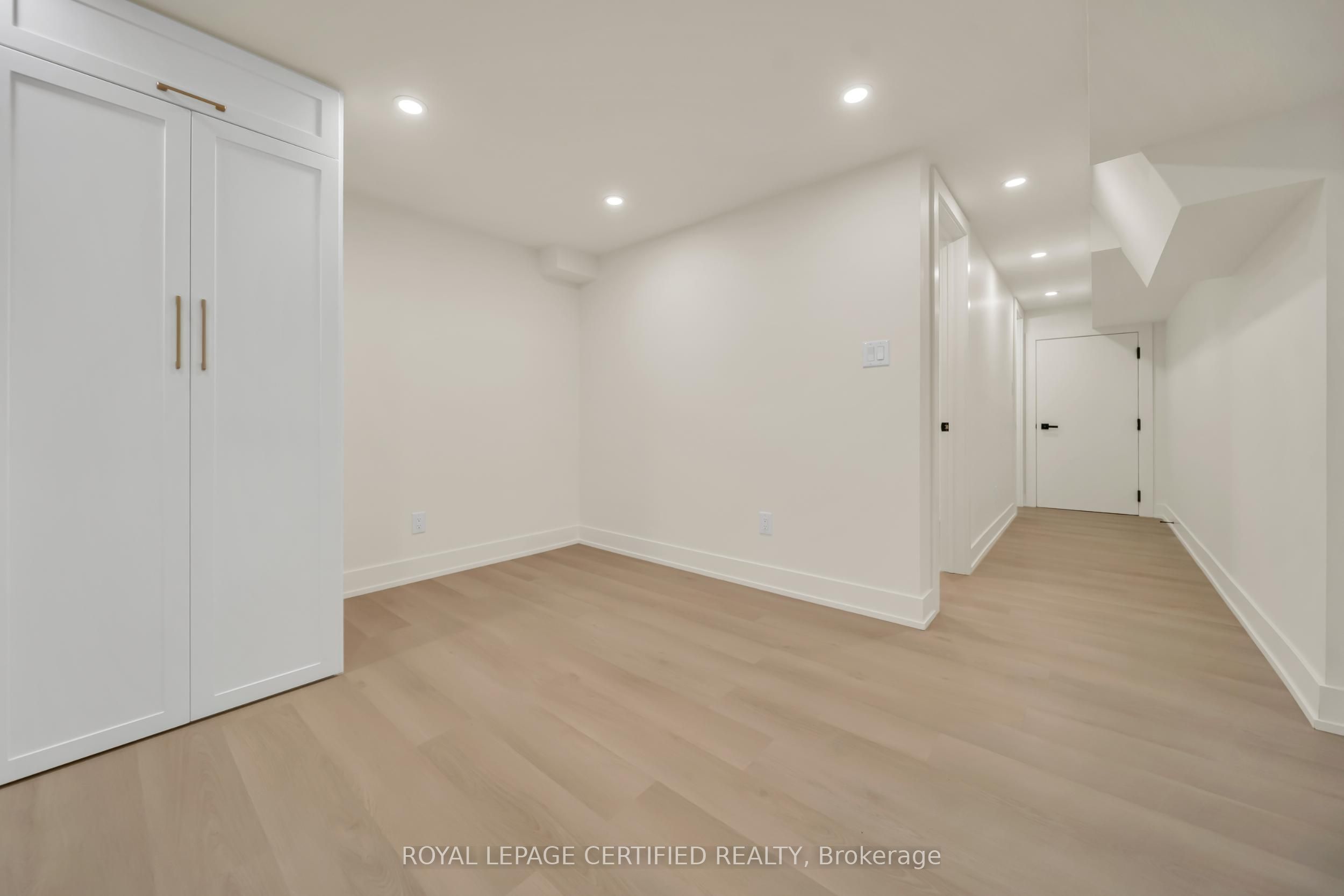 5016 Natkarni Crescent Lower Property Photo 9