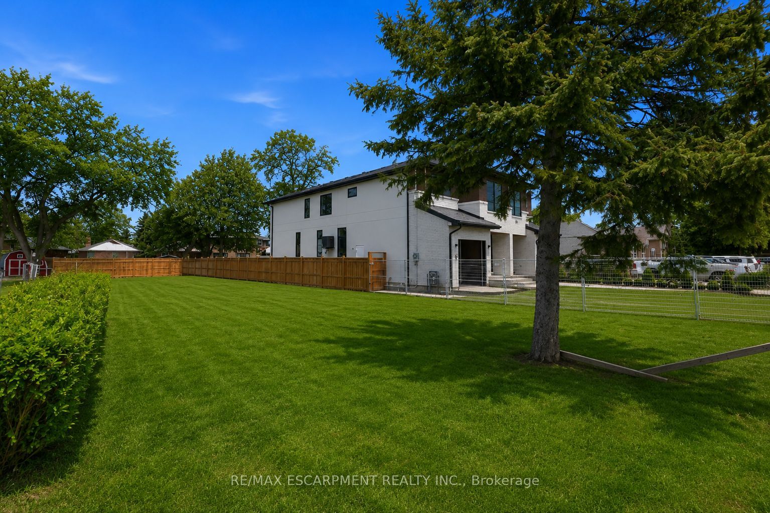 19 Broadview Avenue Property Photo 9